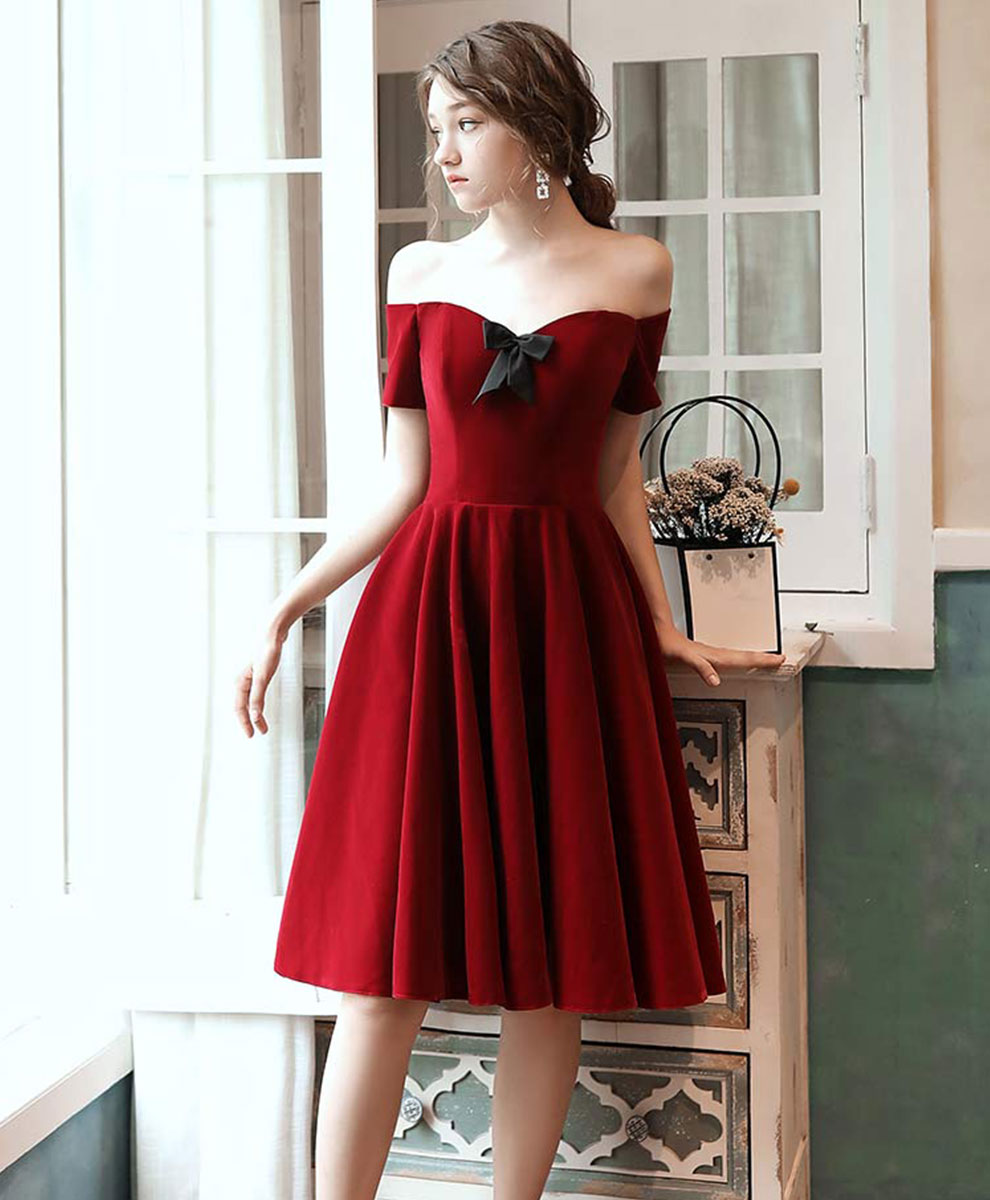 Elegant Burgundy Short Prom Dress for Homecoming - Perfect for Dances, Parties & Special Occasions