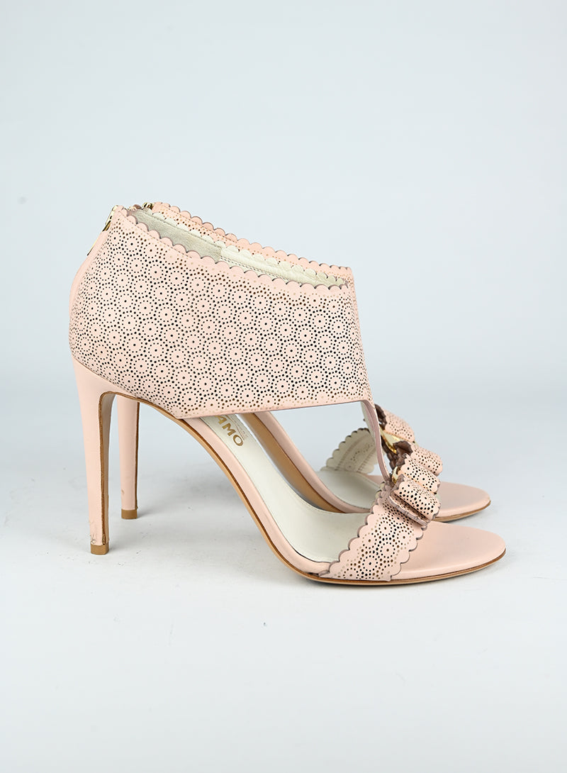 Ferragamo Powder Pink Leather Sandals Size 39 - Elegant Women's Summer Shoes for Casual Outings and Beach Vacations