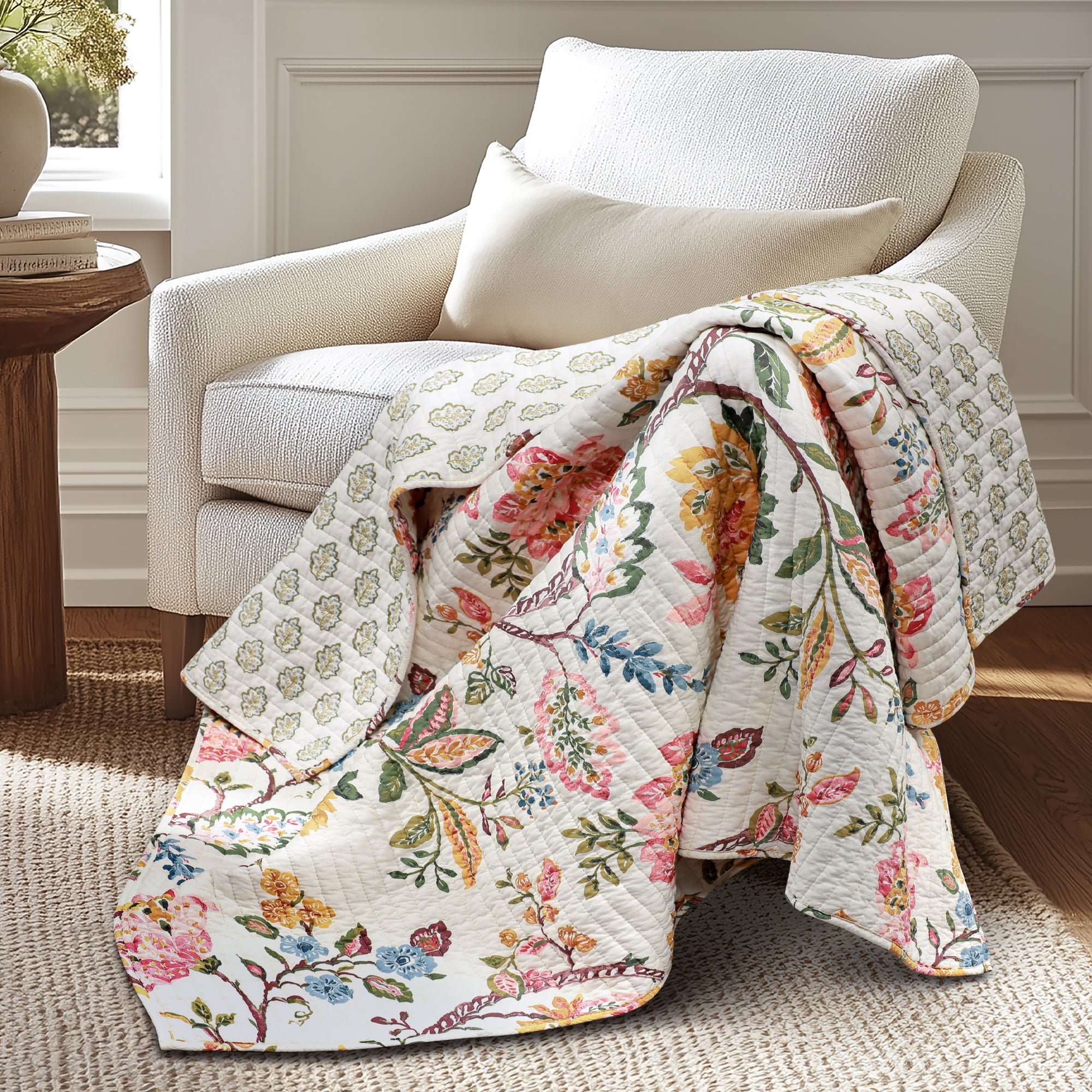 Maileen Quilted Throw Blanket - Soft Cozy Lightweight Bedspread for Couch, Sofa & Bed - Perfect for Winter Warmth, Home Decor & Gift Giving