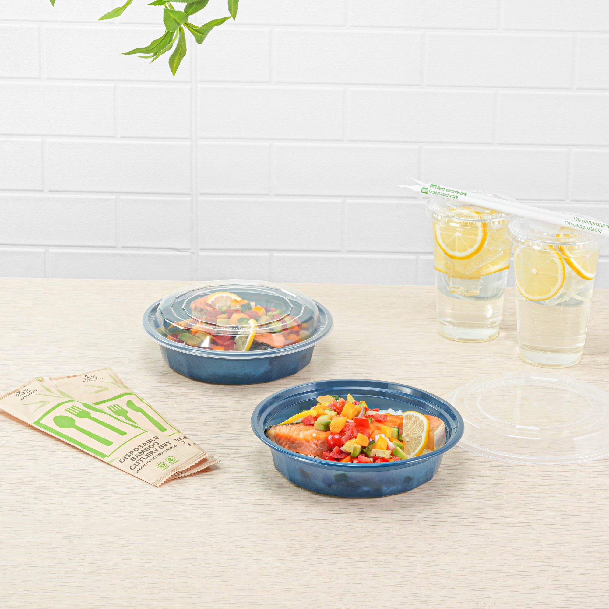 24 oz Round Midnight Blue Plastic Food Storage Containers with Clear Lids - Microwave Safe, 7.25
