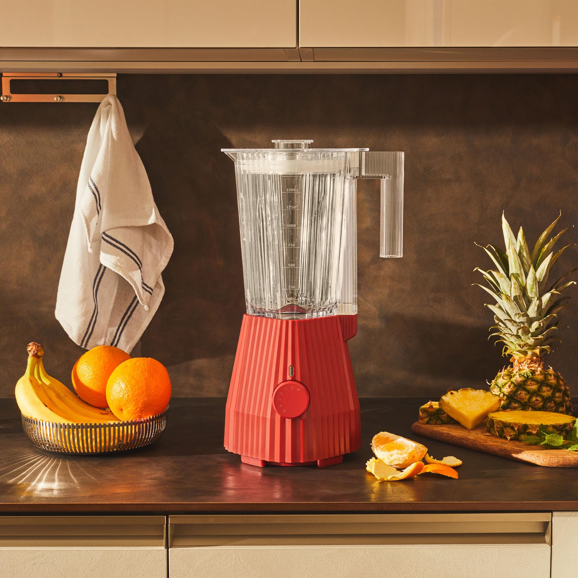Alessi Plissé MDL09R/USA 700W Blender with Thermoplastic Resin Jar & PCTG Pitcher - Red, US Plug - Perfect for Smoothies, Cocktails & Kitchen Prep