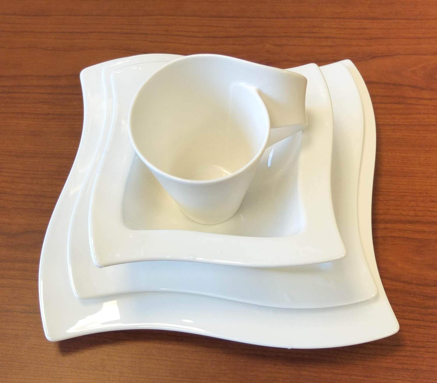 Villeroy & Boch New Wave 4-Piece Dinner Set - Premium White Porcelain Dinnerware Includes Dinner Plate, Salad Plate, Bowl & Mug - Perfect for Family Meals, Dinner Parties & Restaurant Use