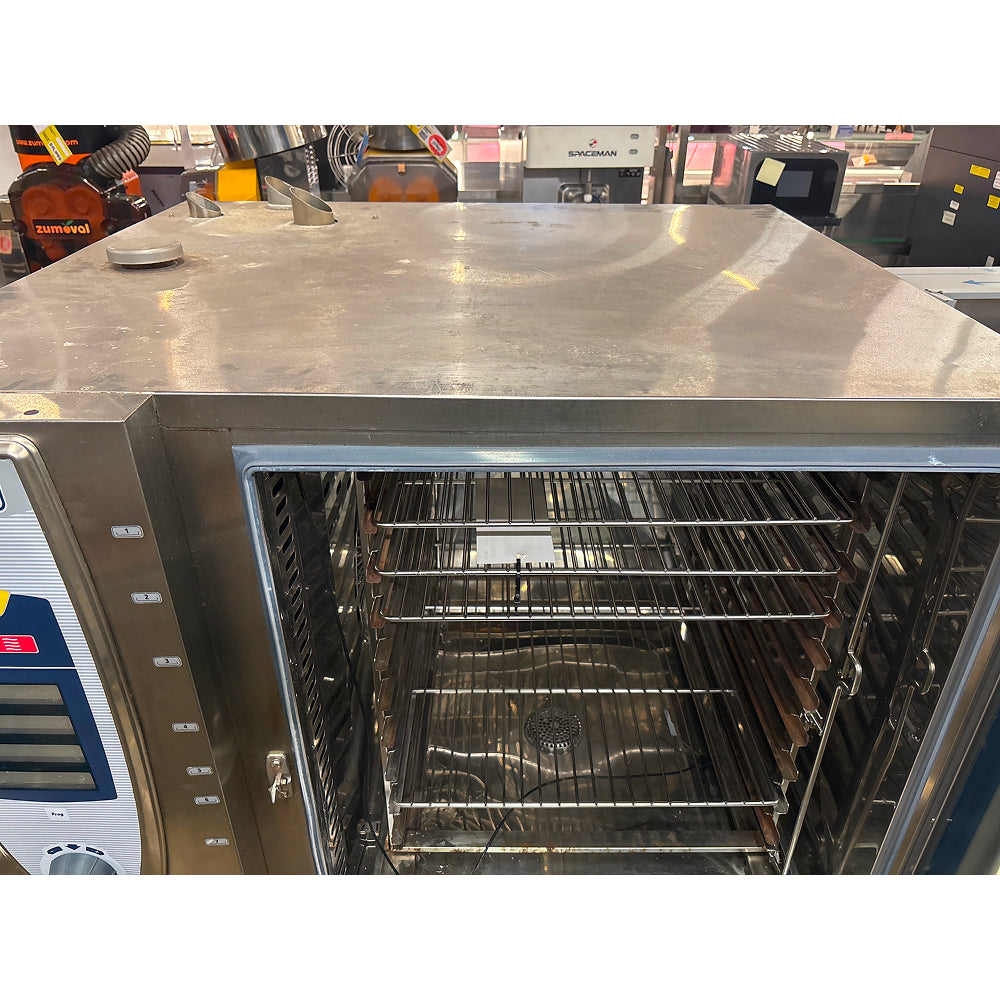 Used Rational SCC 102 G Gas Combination Oven with Stand - Professional Commercial Kitchen Equipment for Restaurants, Bakeries & Catering Services