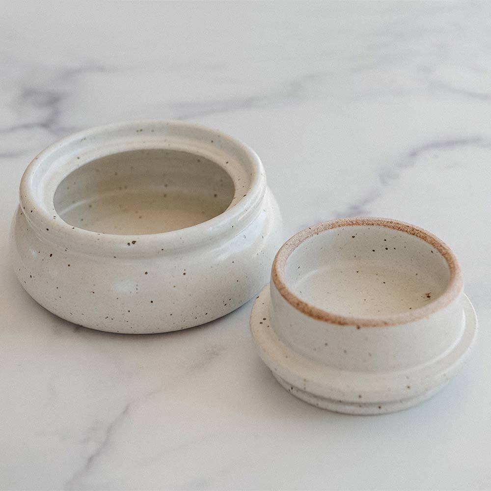 Premium Ceramic Butter Keeper with Lid - Airtight Butter Dish for Fresh Spreadable Butter - Perfect for Kitchen Countertop, Dining Table & Breakfast Buffet