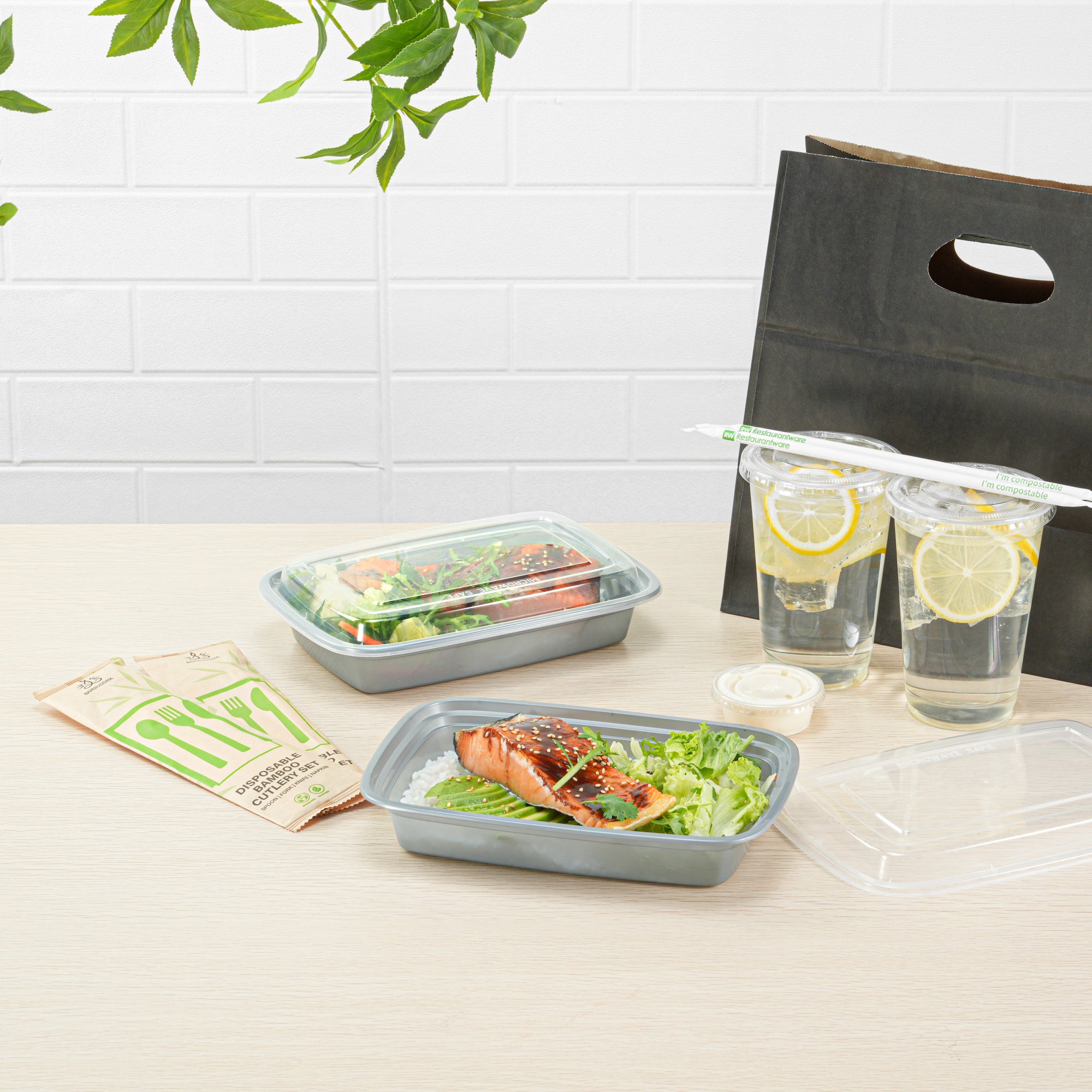 28 oz Rectangle Silver Plastic To-Go Food Containers with Clear Lids - Microwave Safe, 8.75