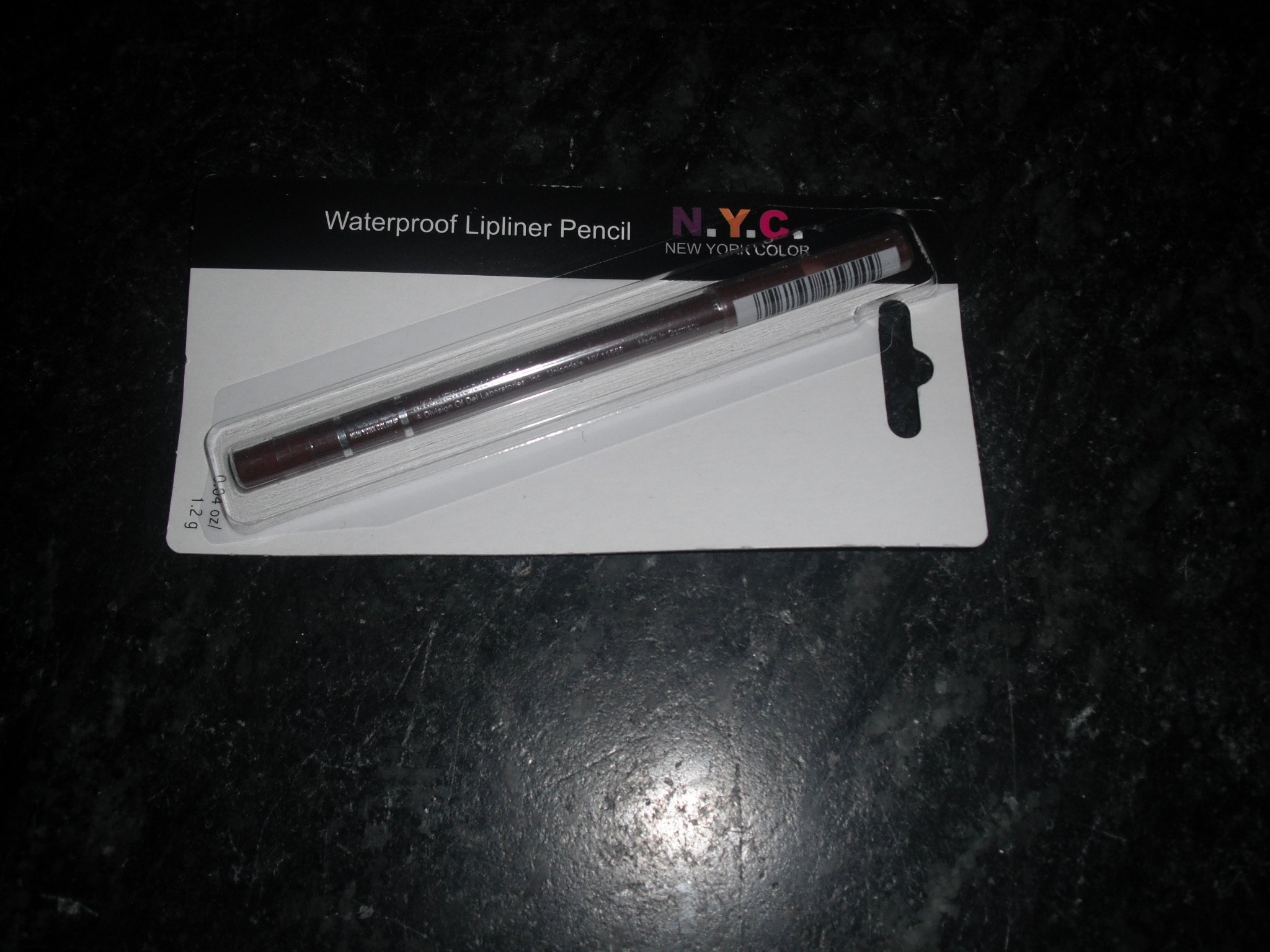 NYC Waterproof Lipliner Pencil - Long Lasting Lip Liner in Chestnut 391A (0.04 Oz) for Precise Lip Definition, Smudge-Proof & All-Day Wear - Perfect for Parties, Weddings & Everyday Makeup Looks
