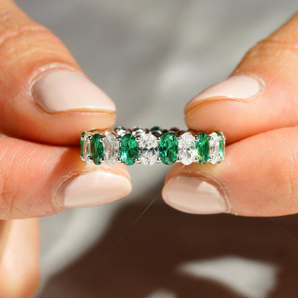 6.6 CT Lab Grown White Sapphire & Green Emerald Gemstone Ring - Elegant Wedding Band, Anniversary Gift for Her, Perfect for Engagement & Special Occasions