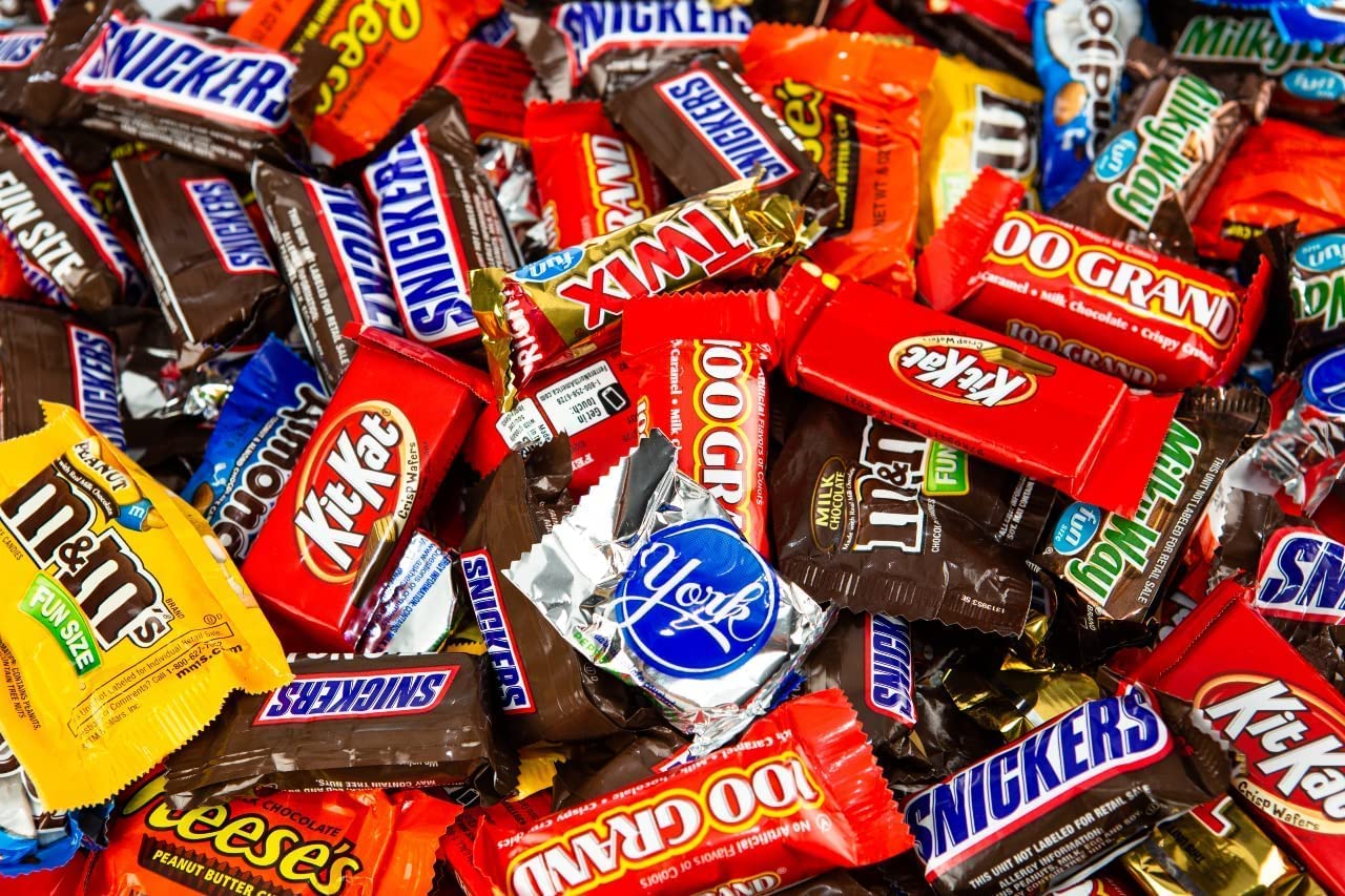 Bulk Halloween Candy Assortment - 2.0 lb Variety Pack with Snickers, Kit Kat, Milky Way, Twix & Hershey's | Fun Size Chocolate Bars Individually Wrapped | Perfect for Trick-or-Treating, Party Favors & Office Treats