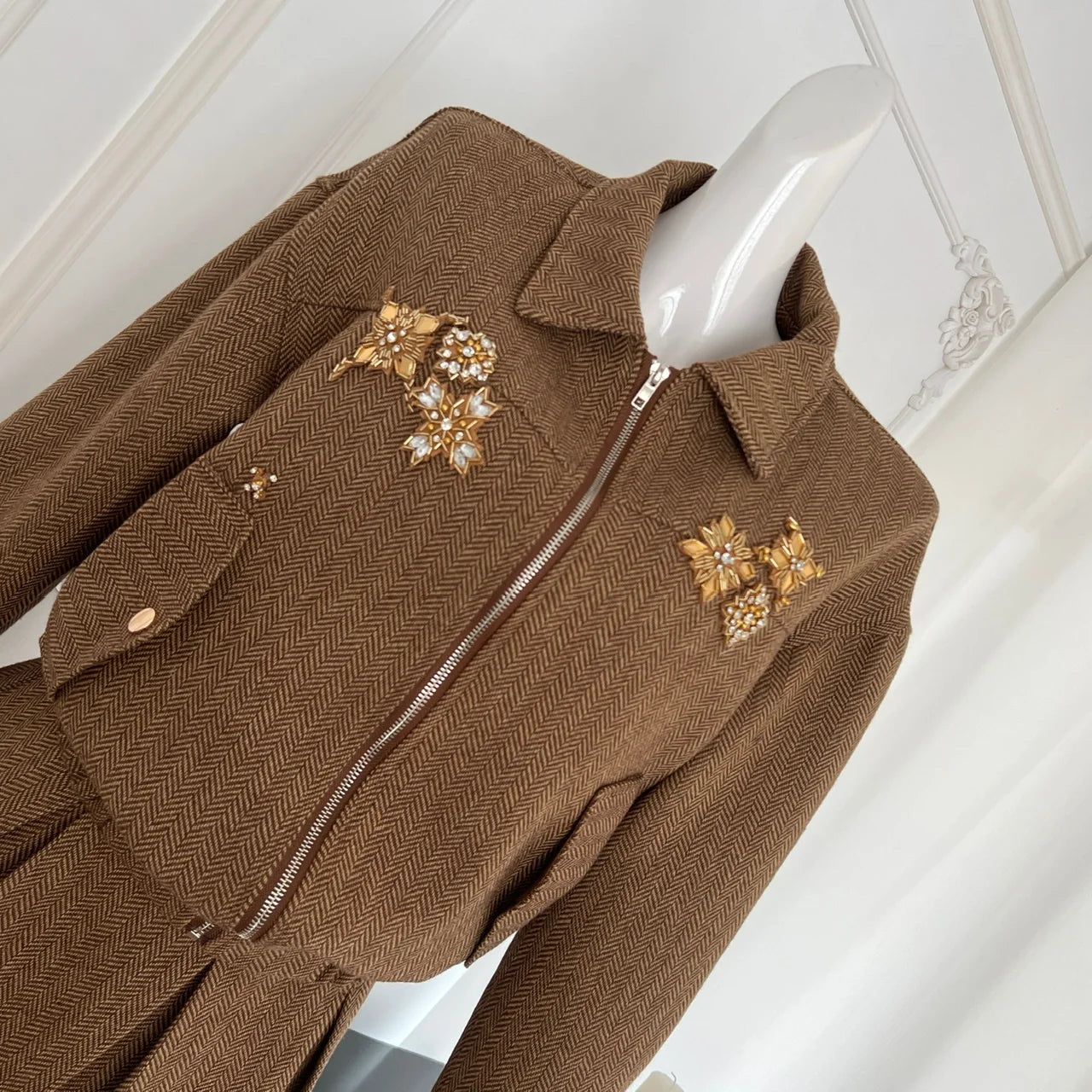 Women's Retro Two-Piece Set - Brown Diamond Long Sleeve Lapel Zipper Coat & High Waist Pleated Mini Skirt | Fall Winter Fashion Outfit for Parties, Dating & Office Wear