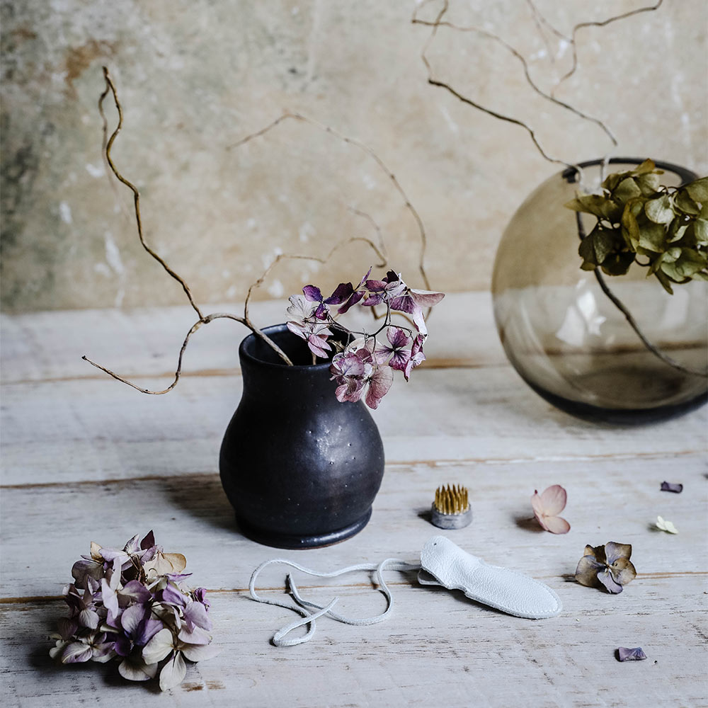 Elegant Dark Ceramic Bloom Vase for Home Decor - Perfect for Floral Arrangements, Wedding Centerpieces & Living Room Accents