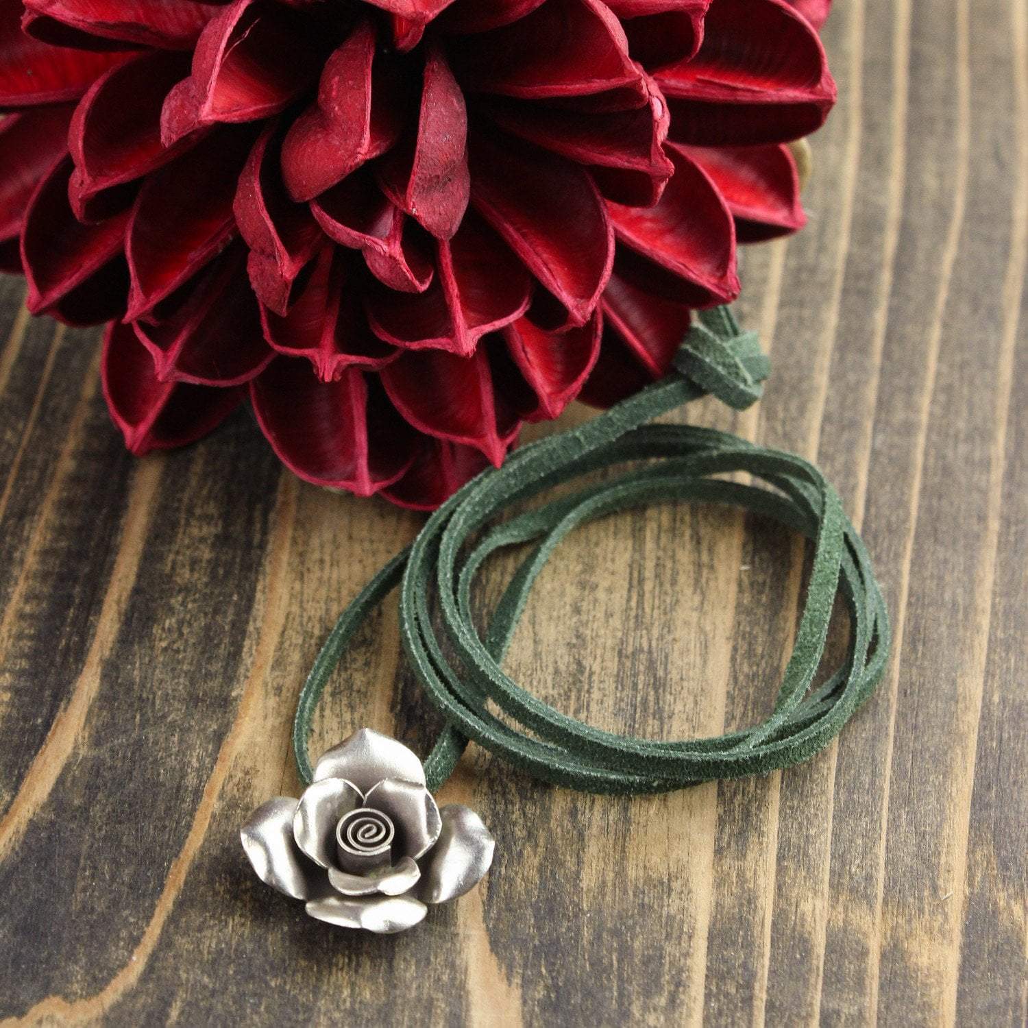 Elegant Floral Pendant Necklace for Women - Dainty Flower Jewelry Gift for Her - Perfect for Weddings, Date Nights & Special Occasions