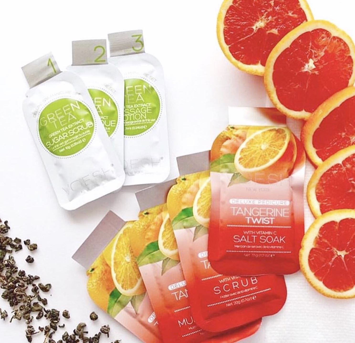 Voesh Pedi in a Box Tangerine Twist - Exfoliating Foot Peel Mask for Soft Smooth Feet | At-Home Spa Treatment & Pedicure Care
