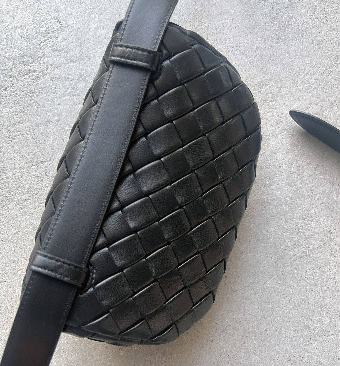 Intrecciato Padded Belt Bag for Women - Stylish Black Crossbody Fanny Pack | Perfect for Travel, Gym & Everyday Use