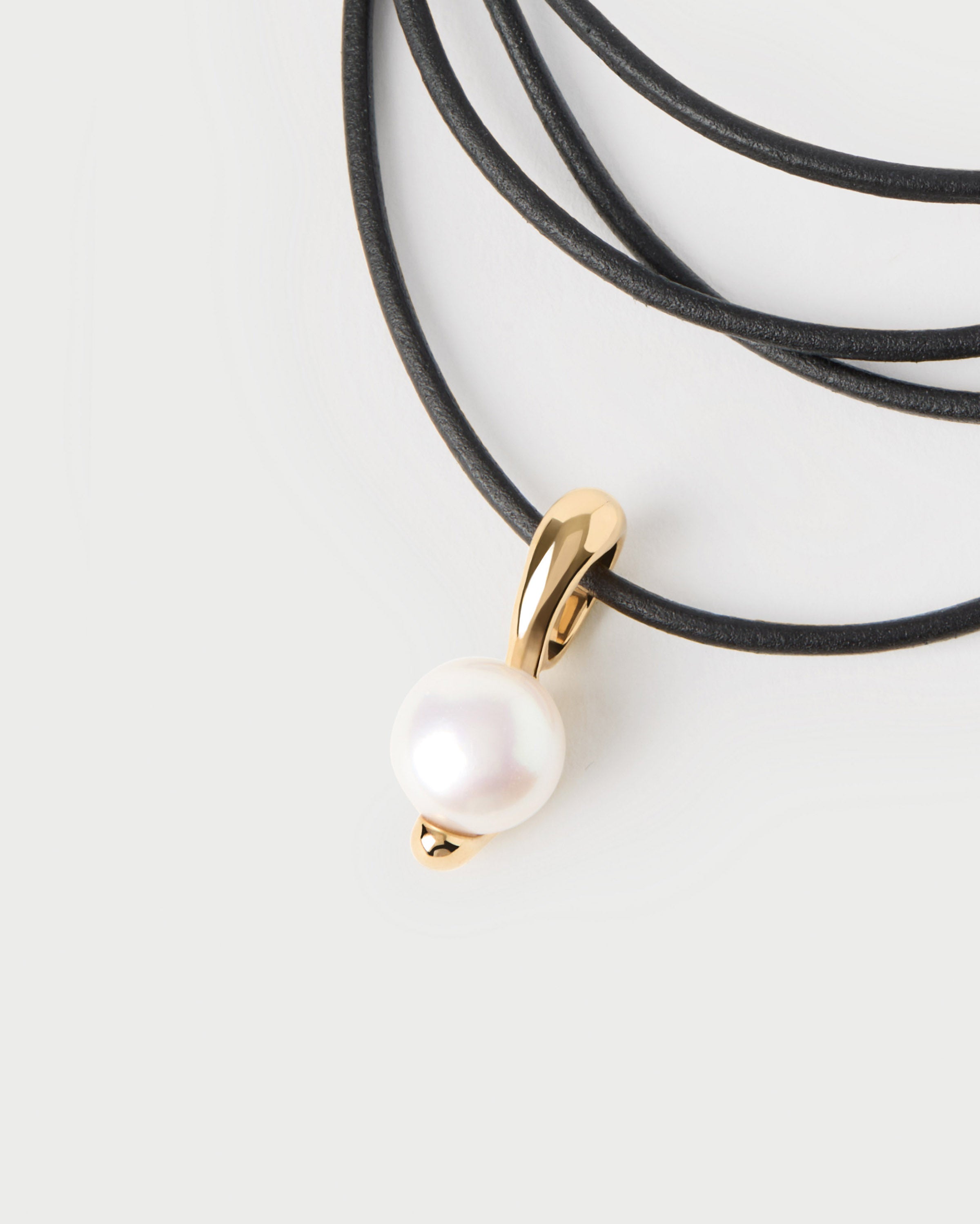 La Perla Essential Pendant Necklace - Elegant Minimalist Jewelry for Women | Perfect for Everyday Wear, Date Nights & Special Occasions