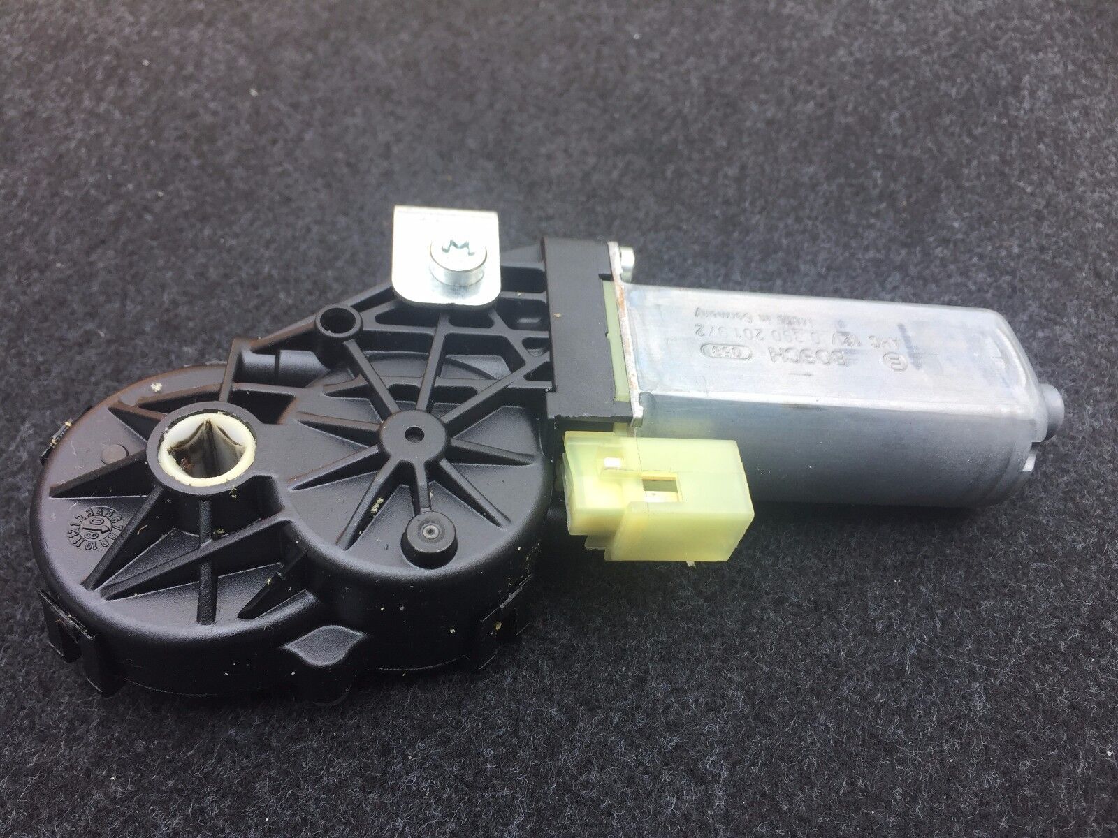 2005-2010 BMW 528iX Front Left Driver Seat Motor OEM Replacement Part - Perfect for Seat Adjustment & Repair
