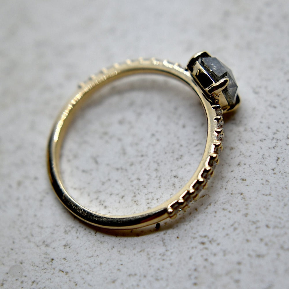 0.69ct Salt & Pepper Diamond Engagement Ring - Unique Vintage Style Wedding Band for Women - Perfect for Proposals, Anniversaries & Special Occasions