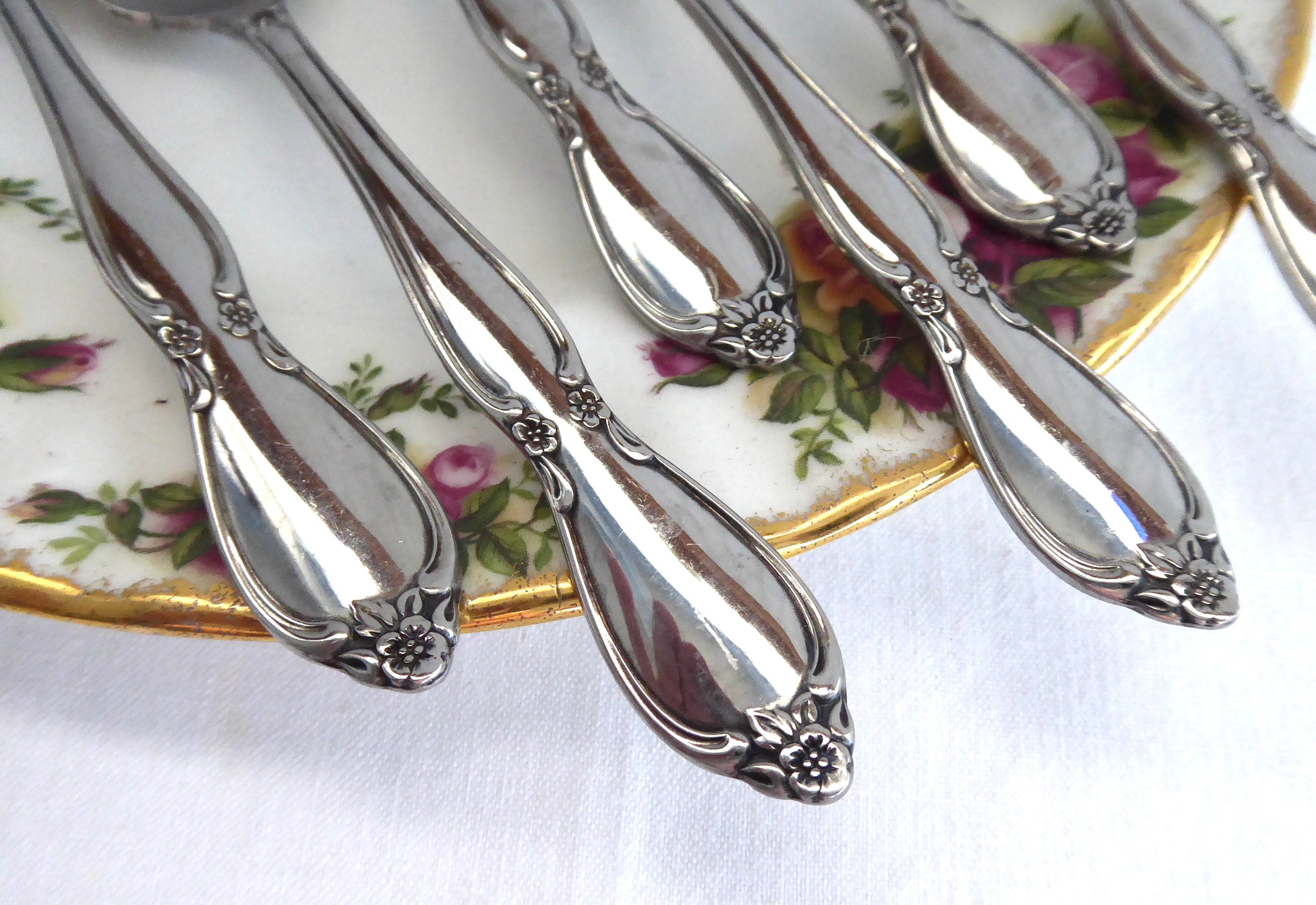 Vintage Oneida Community Chatelaine Stainless Steel Grapefruit Spoons - Set of 6 (1960s) - Perfect for Citrus Fruits, Desserts & Elegant Table Settings