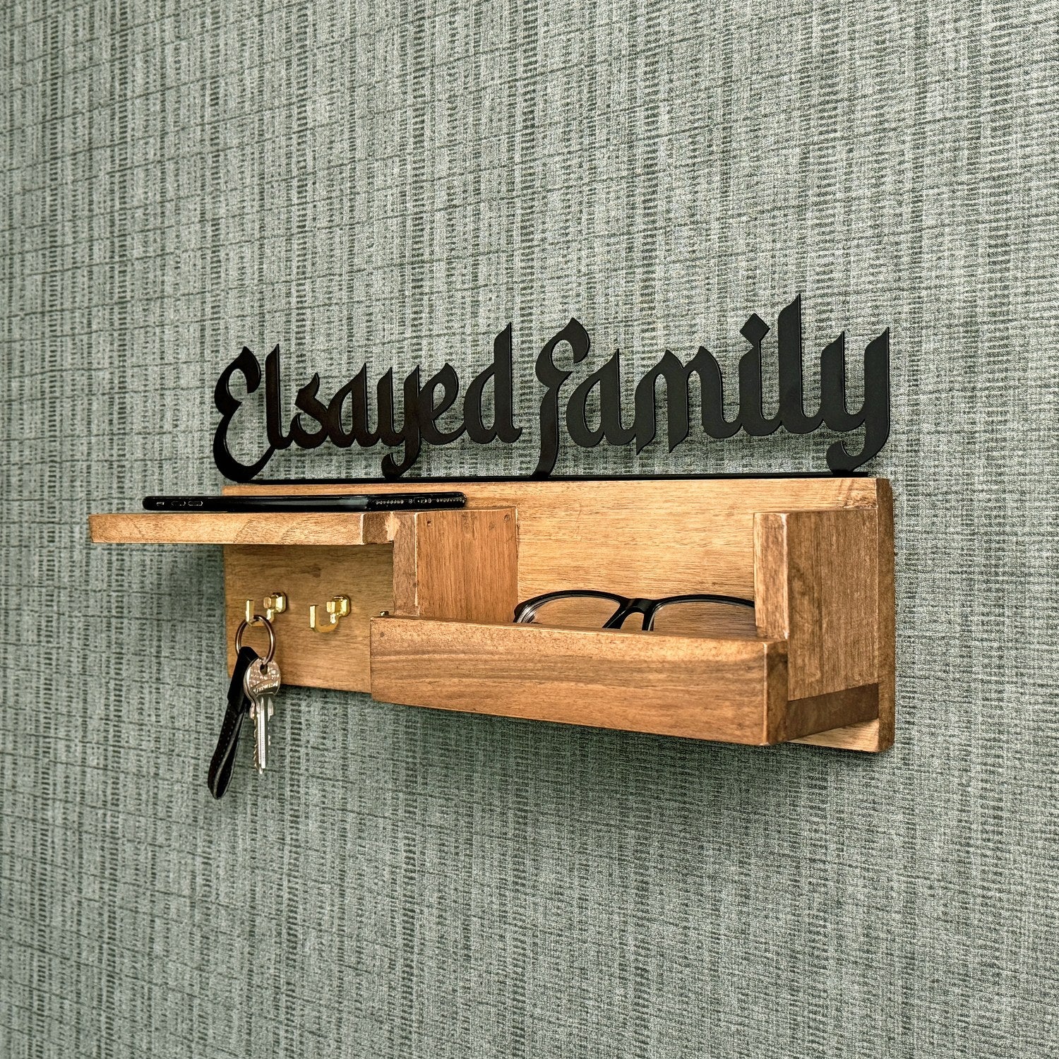 Personalized Islamic Wooden Key Holder - Custom Family Name Wall Art for Home Decor | Perfect for Entryway, Living Room & Gift Giving