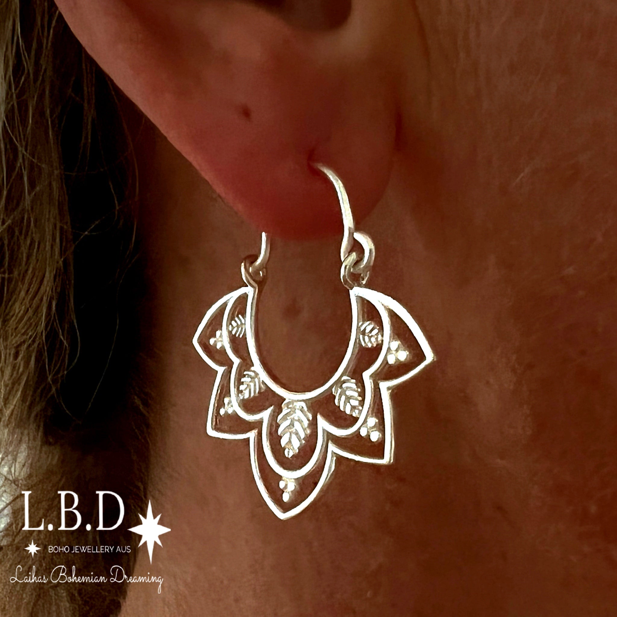 Laihas Prestige Daisy Boho Sterling Silver Hoop Earrings for Women - Trendy Floral Dangle Earrings for Everyday Wear & Special Occasions