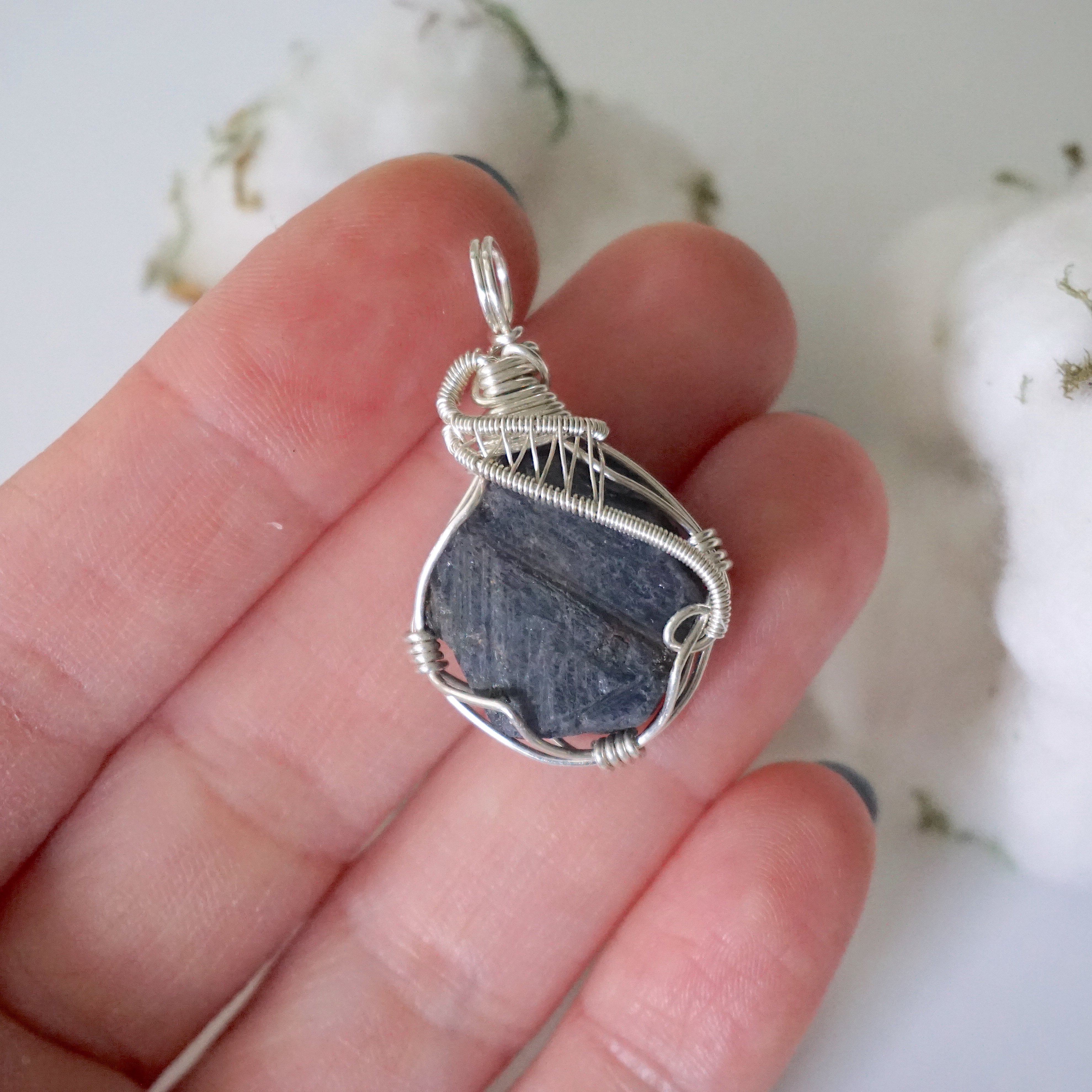 Natural Raw Sapphire Sterling Silver Pendant Necklace for Women - Elegant Healing Crystal Jewelry for Meditation, Yoga & Spiritual Gifts