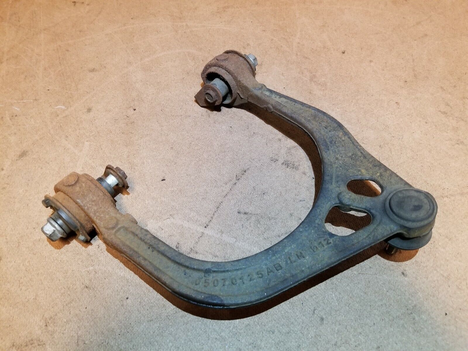 05 06 07 Dodge Magnum Upper Control Arm - Front Left Driver Side Replacement Part for RWD Models | Perfect for Suspension Repair & Vehicle Maintenance