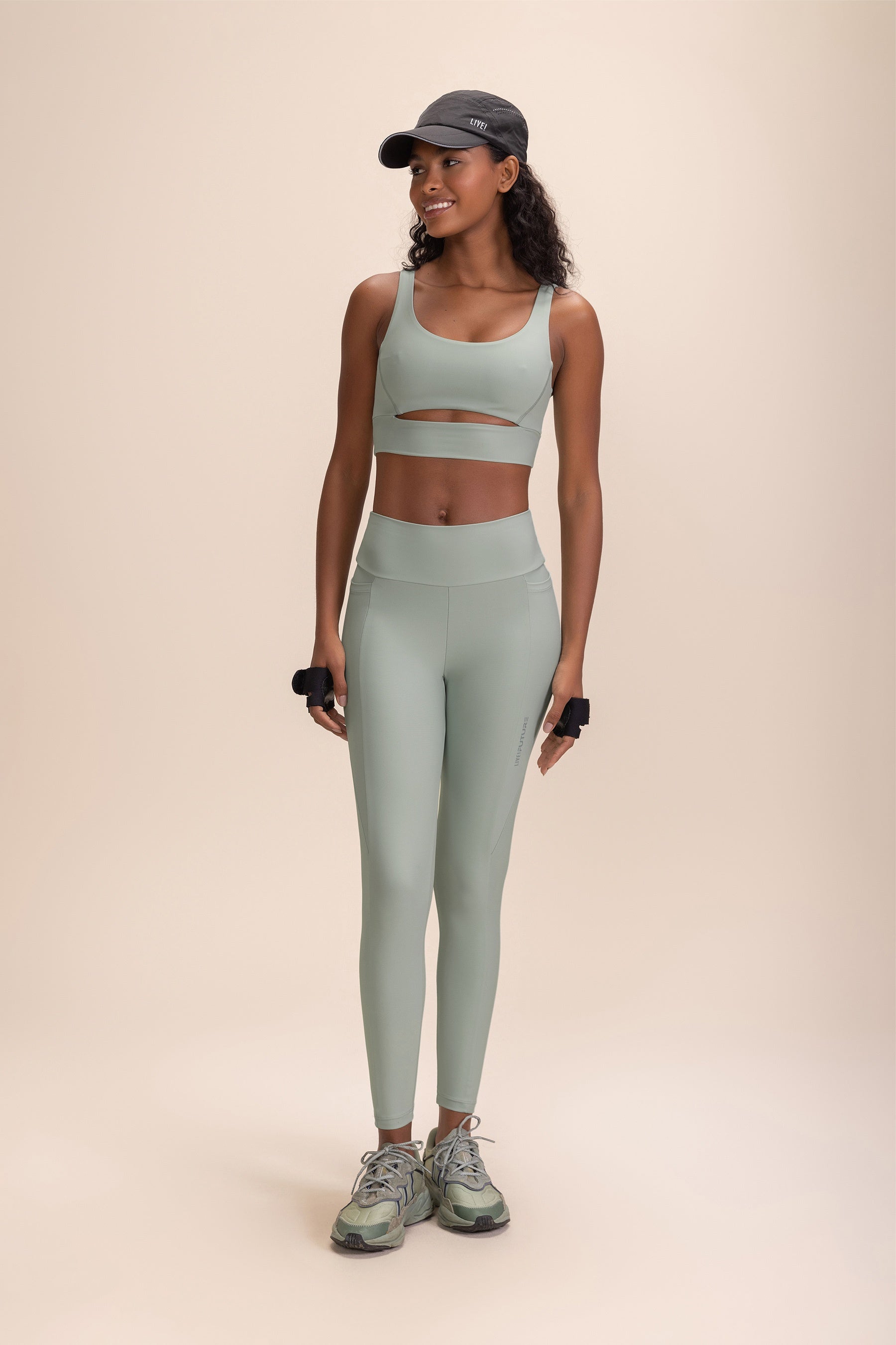 High-Quality Green Sports Bra for Women - Moisture-Wicking Workout Top for Running, Yoga & Gym - Comfortable Fitness Apparel for Active Lifestyles