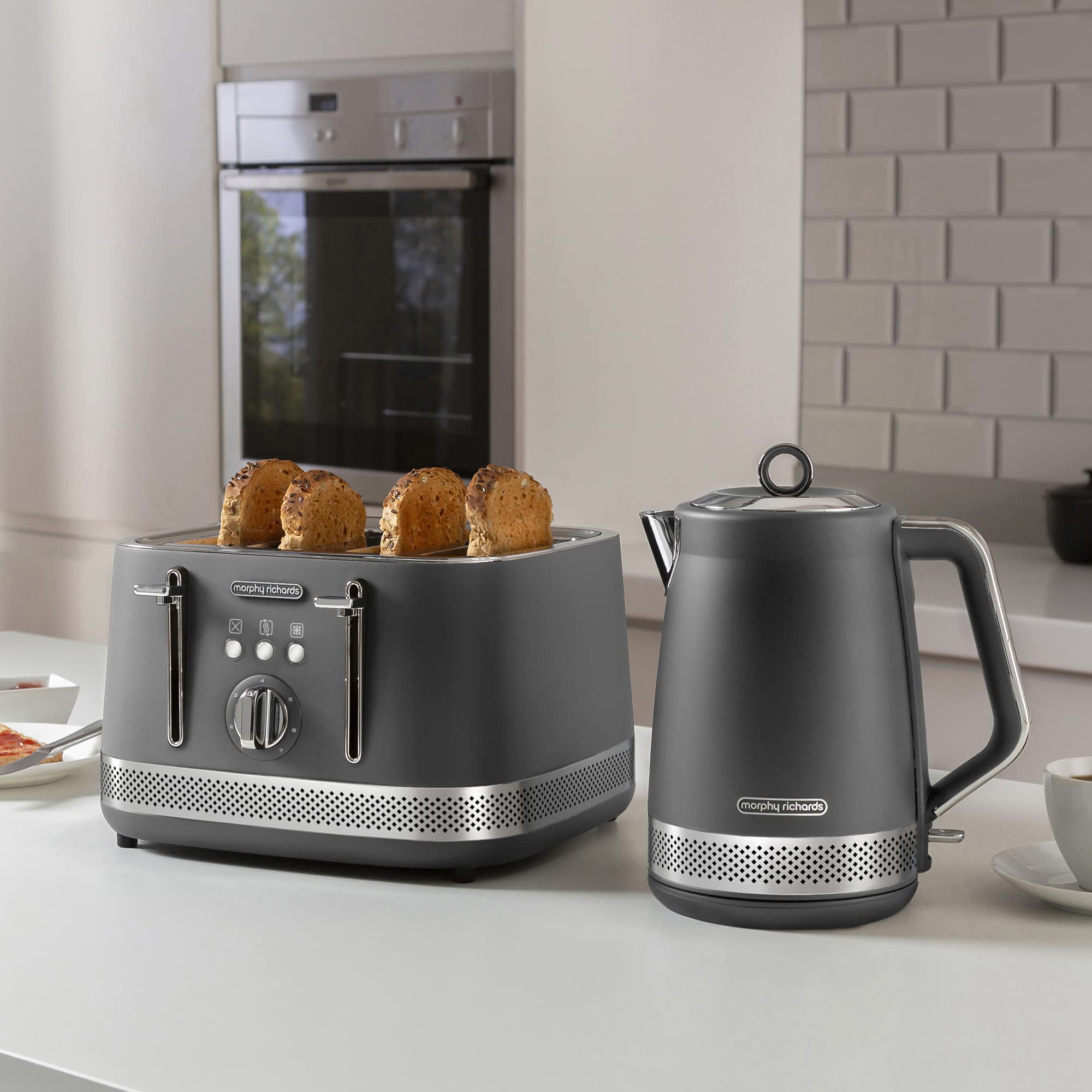 Morphy Richards 4 Slice Toaster with 7 Browning Settings, Extra-Wide Slots & Auto Pop-Up - Perfect for Bagels, Waffles & Artisan Bread - Removable Crumb Tray & Cord Storage - 1500W Titanium (Model 248022) - Ideal for Kitchens, Breakfast Nooks & Small Spaces