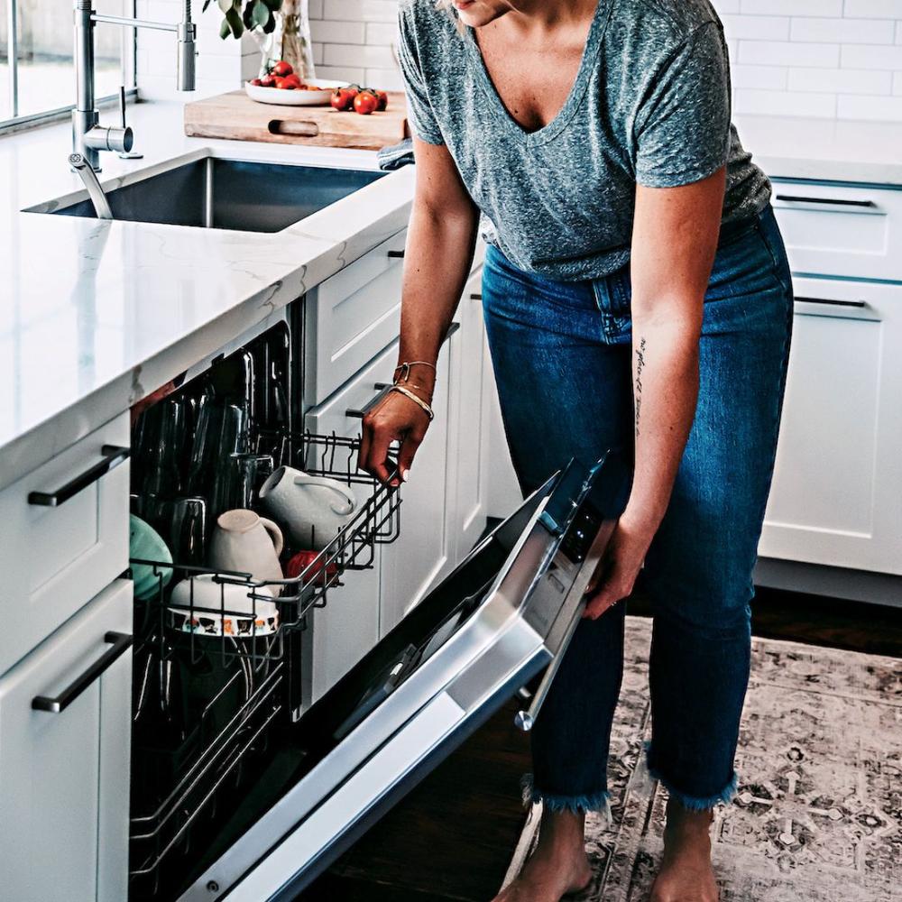 ZLINE 24 Inch Built-In Dishwasher with Stainless Steel Tub & Modern Handle - Ultra Quiet 52dBa (DW 304 24) | Perfect for Small Kitchens, Apartments & Modern Homes