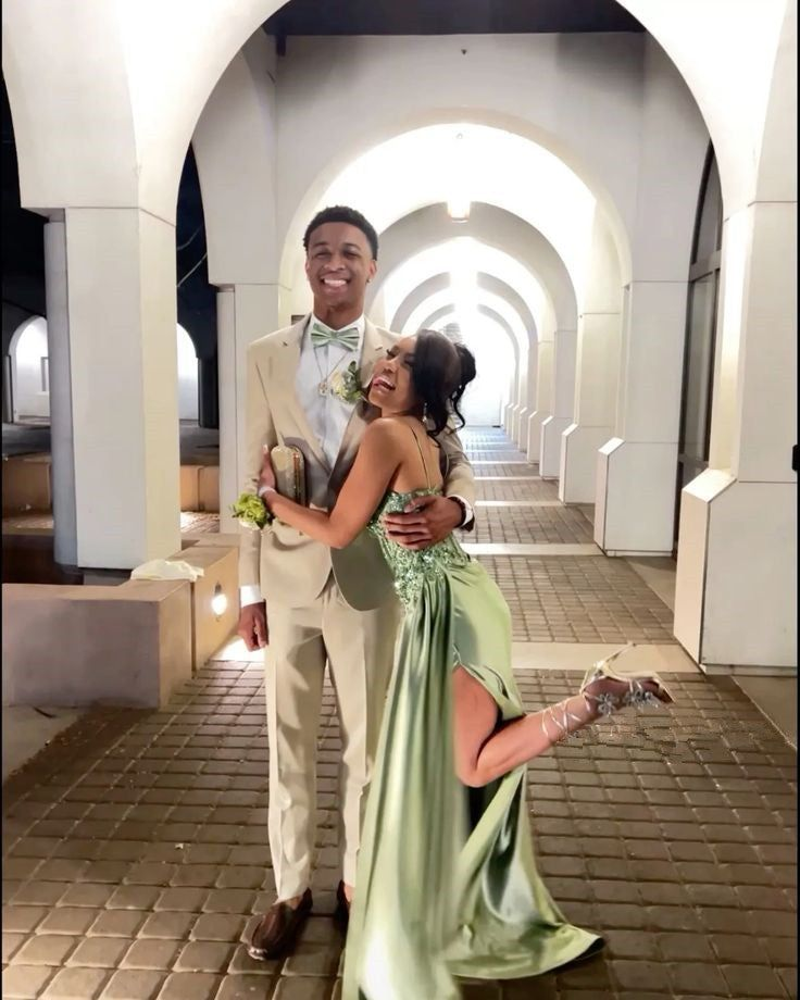 Elegant Green Mermaid Prom Dress with High Slit - Formal Evening Gown for Homecoming, Party & Special Occasions | Style J5787