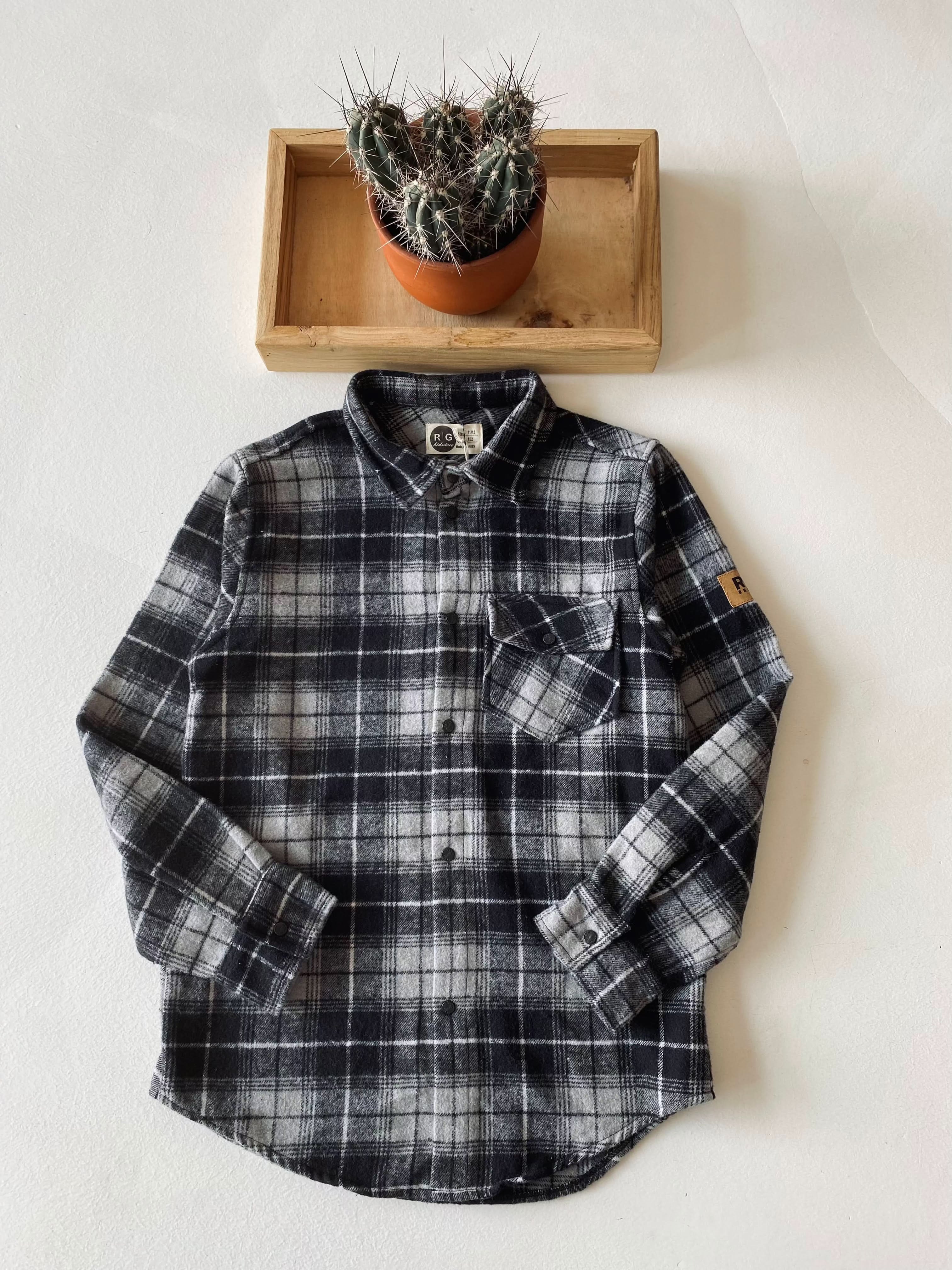Men's Flannel Shirt with Snap Buttons and Chest Pocket - Durable Lumberjack Shirt for Outdoor Work, Camping & Casual Wear