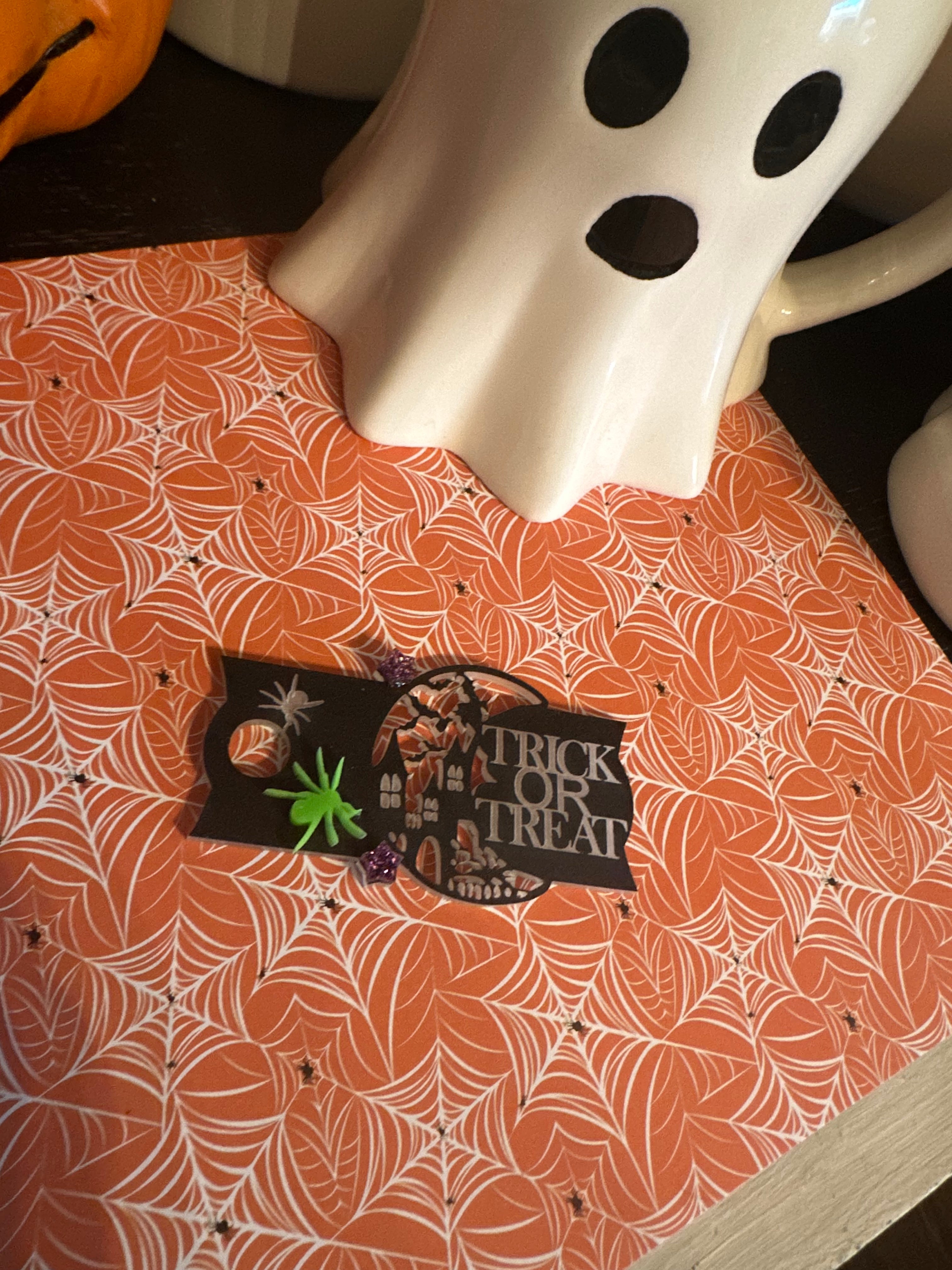 Halloween Trick or Treat Topper - Spooky Decor for Pumpkin Buckets & Candy Baskets - Perfect for Halloween Parties & Neighborhood Trick-or-Treating
