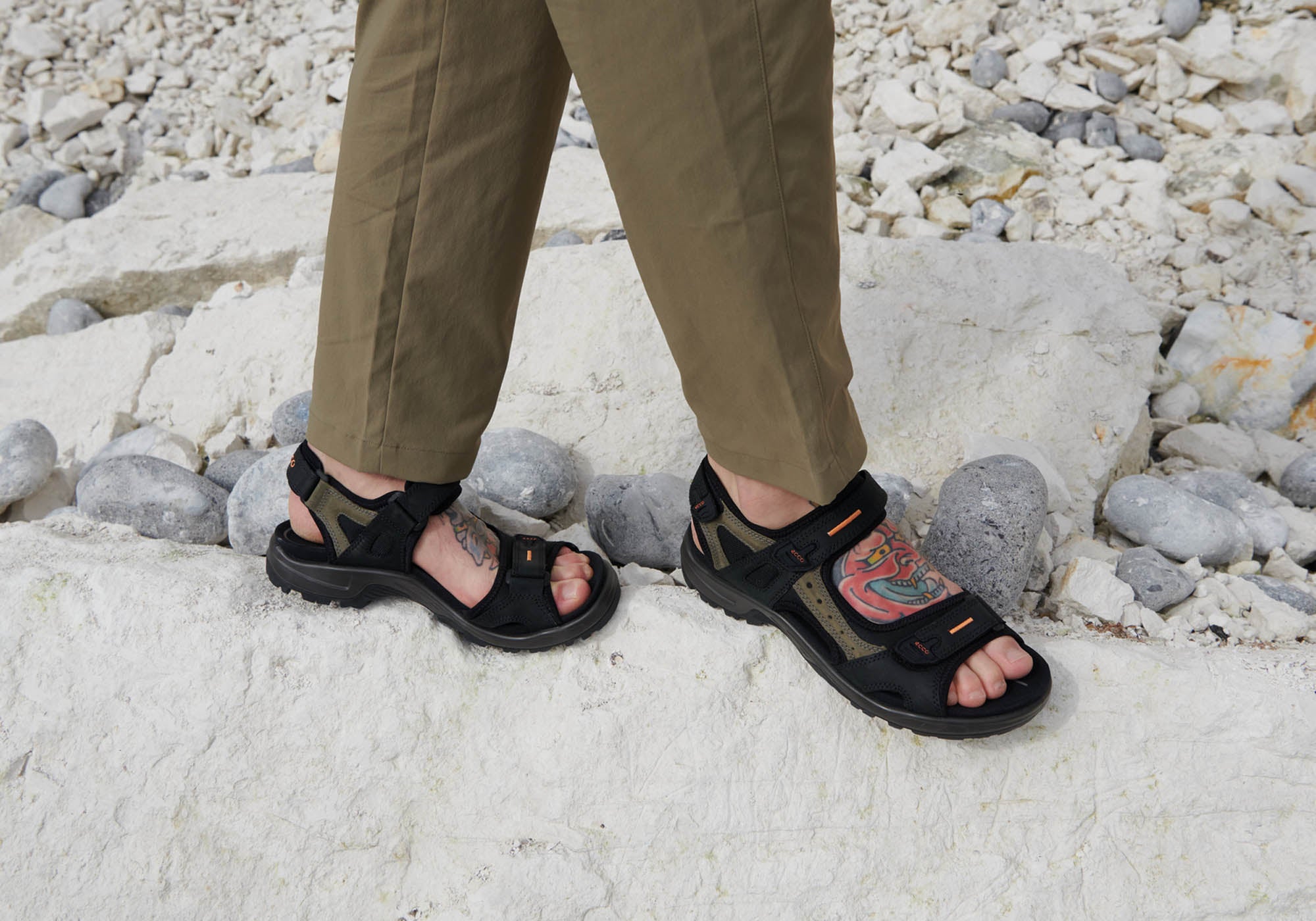ECCO Men's Offroad Comfortable Leather Adjustable Sandals - Lightweight Hiking & Outdoor Walking Shoes for Summer Travel & Beach