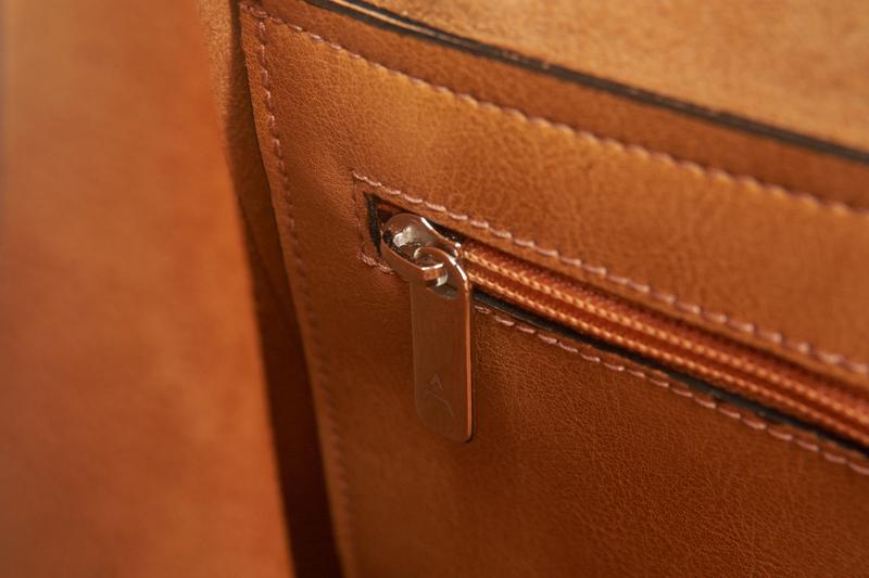 Canussa Totissimo Leather Tote Bag in Camel - Stylish & Spacious Handbag for Work, Travel & Everyday Use