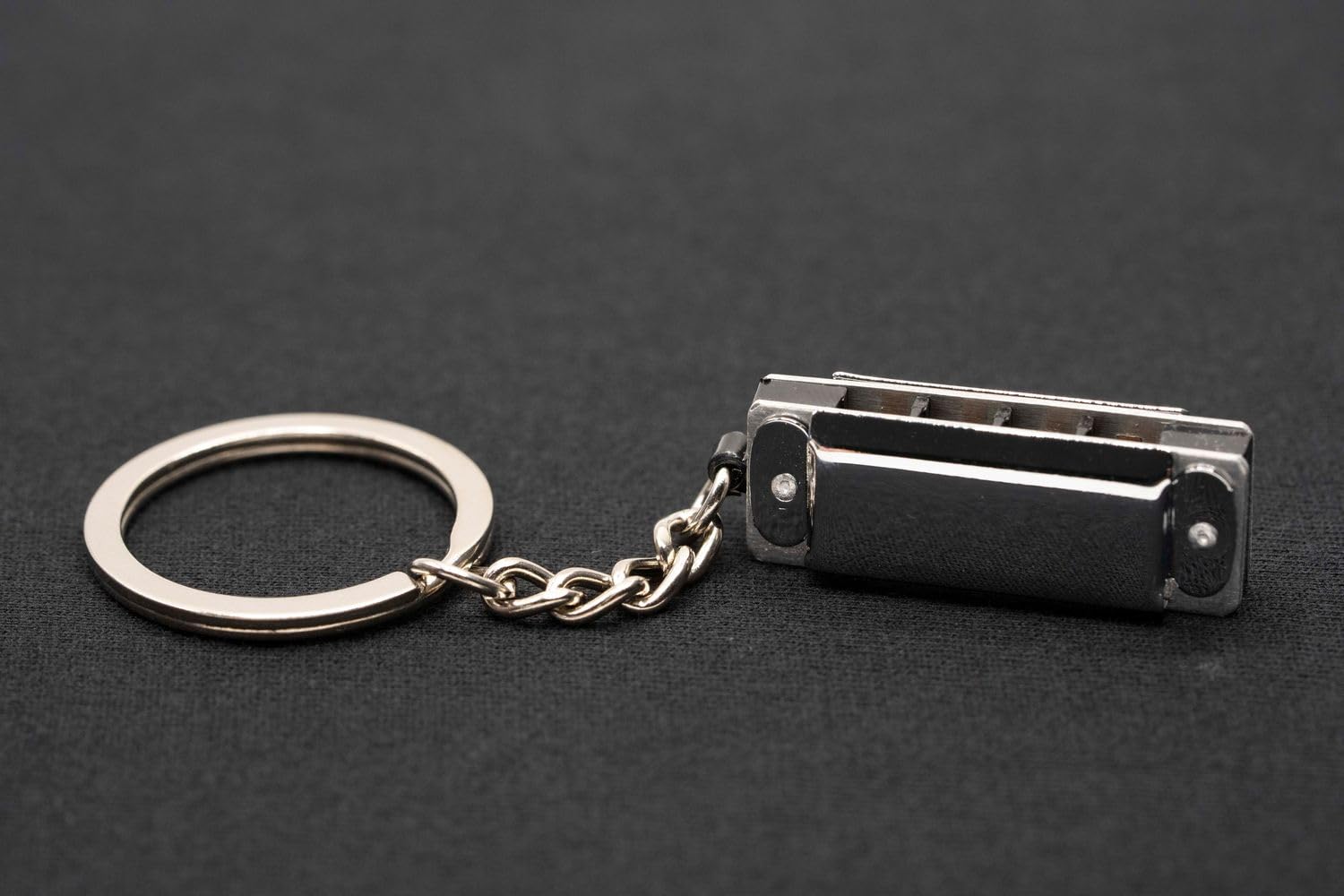 Mini Blues Harmonica Keychain - Portable Music for Travel & Gifts