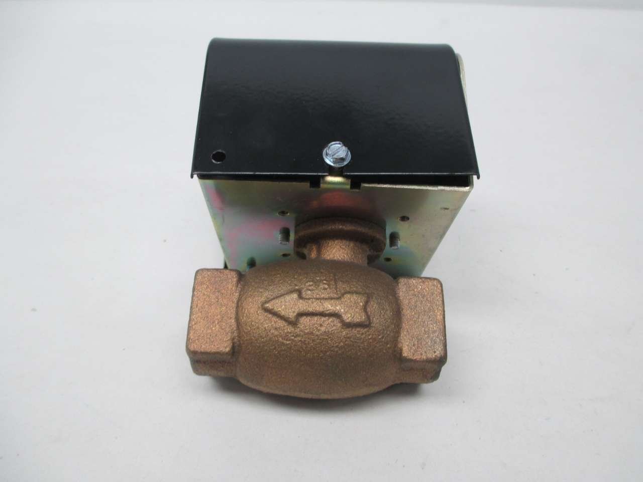 McDonnell & Miller Liquid Flow Switch - High Precision Flow Sensor for Water, Oil & Chemicals | Ideal for HVAC, Industrial Automation & Process Control Systems