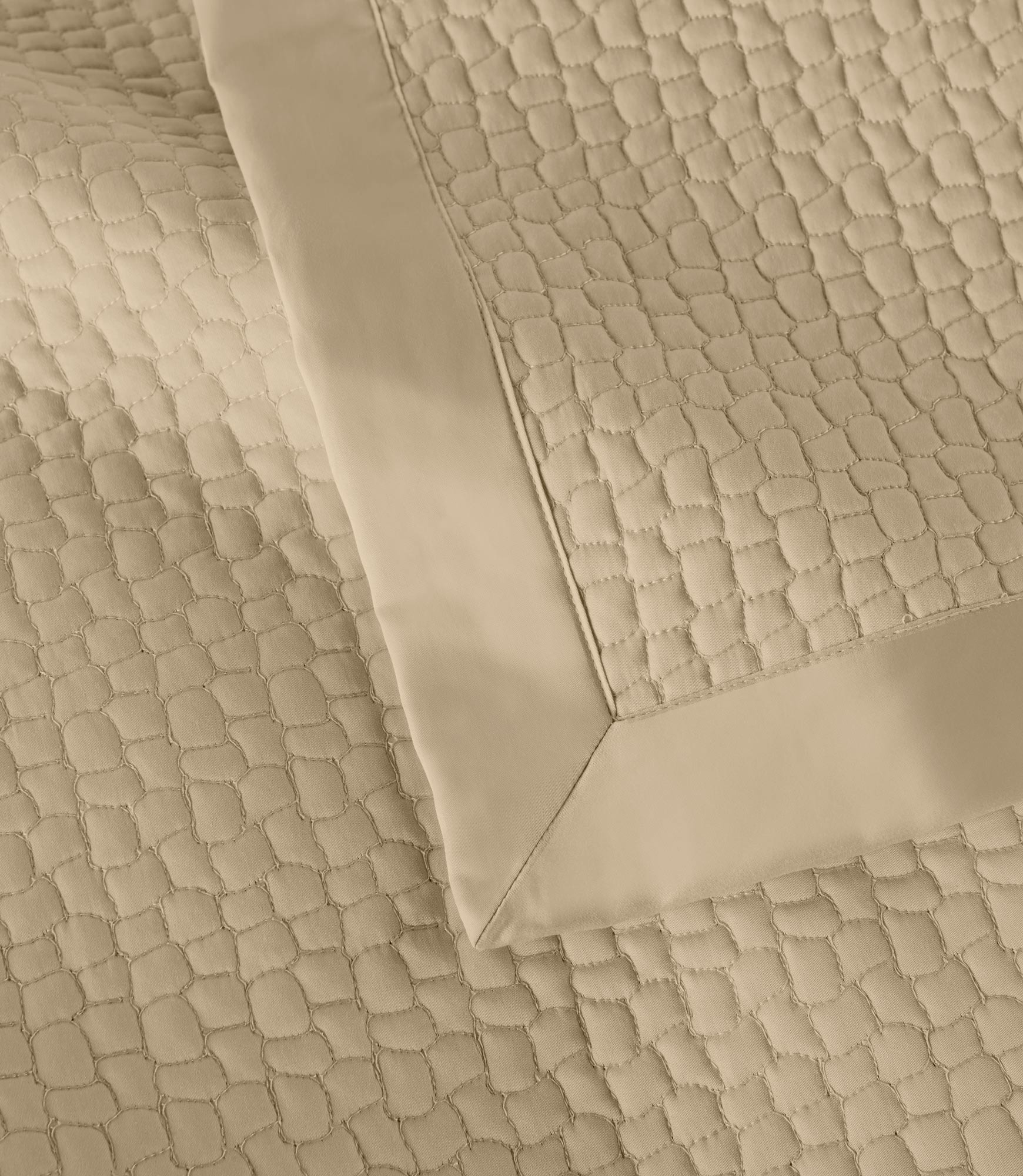 Hamilton Quilted Coverlet - Soft & Lightweight Bedspread for All Seasons | Perfect for Guest Rooms, Master Bedrooms & Cozy Home Decor