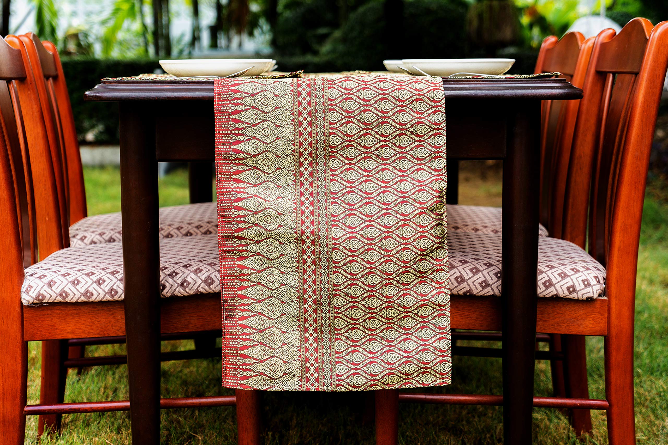 AMORNPHAN Traditional Thai Silk Damask Brocade Table Runner & Placemats Set - Handwoven 100% Silk Dining Table Decor (1 Runner + 4 Placemats) - Elegant Table Setting for Weddings, Parties & Home Decor