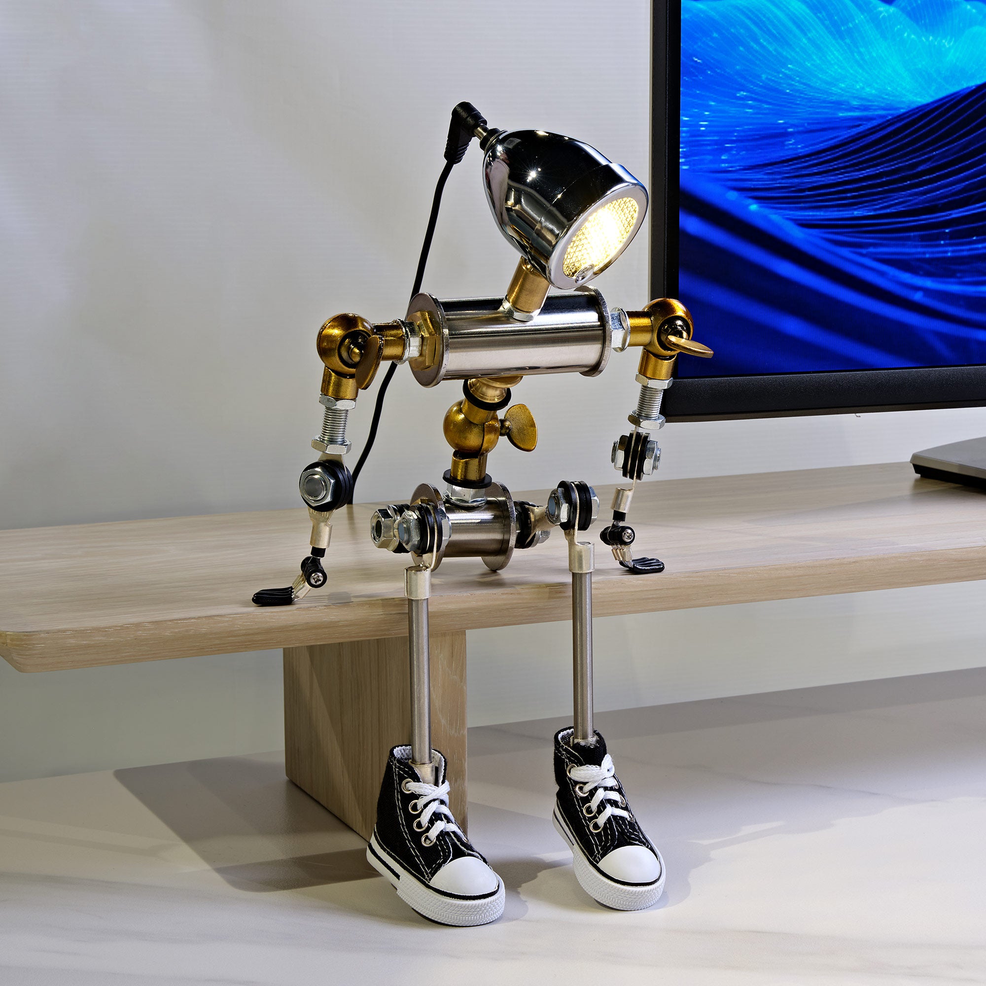 Cyberpunk Robot-Shaped LED Table Lamp - 19