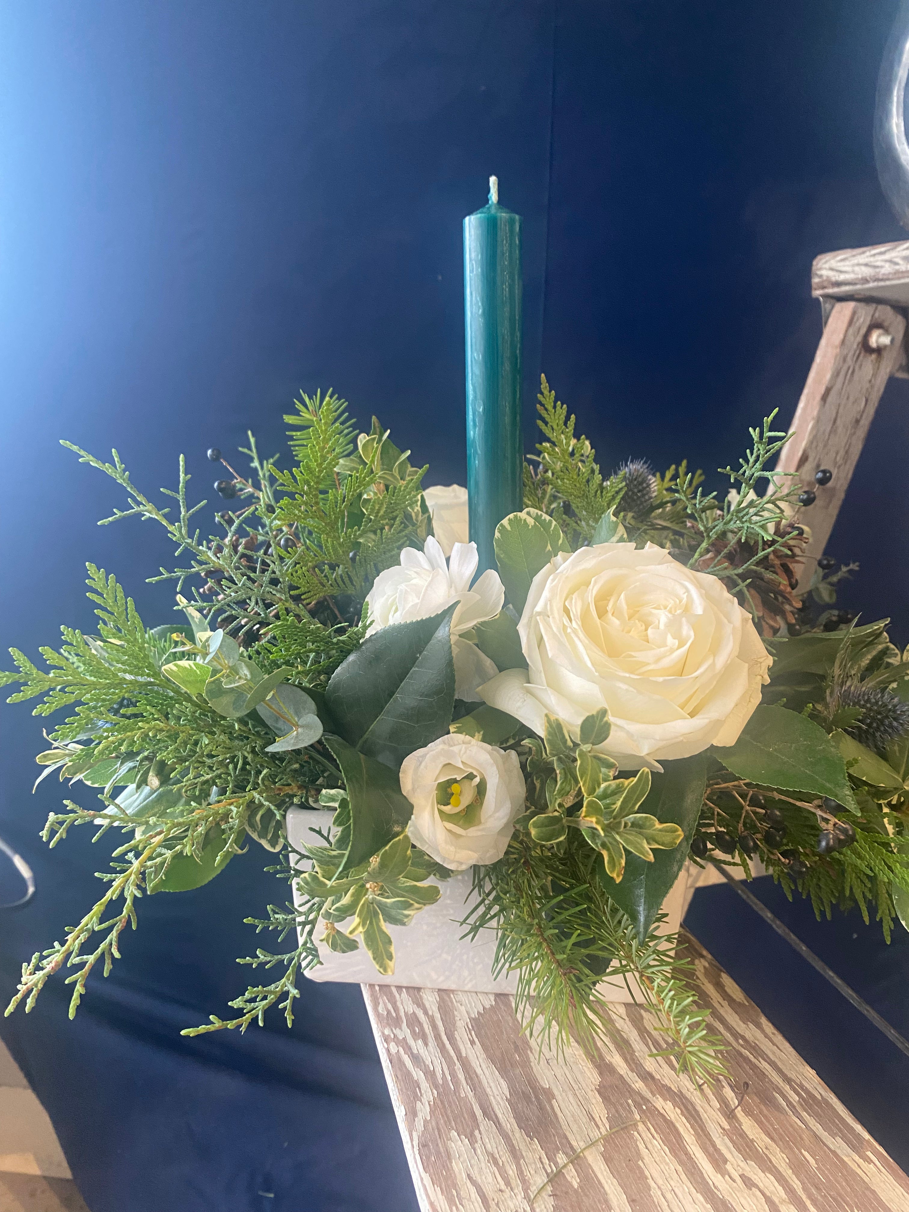Elegant Green Scented Candle in White Ceramic Vase - Perfect for Home Decor, Wedding Centerpieces & Relaxation Gifts
