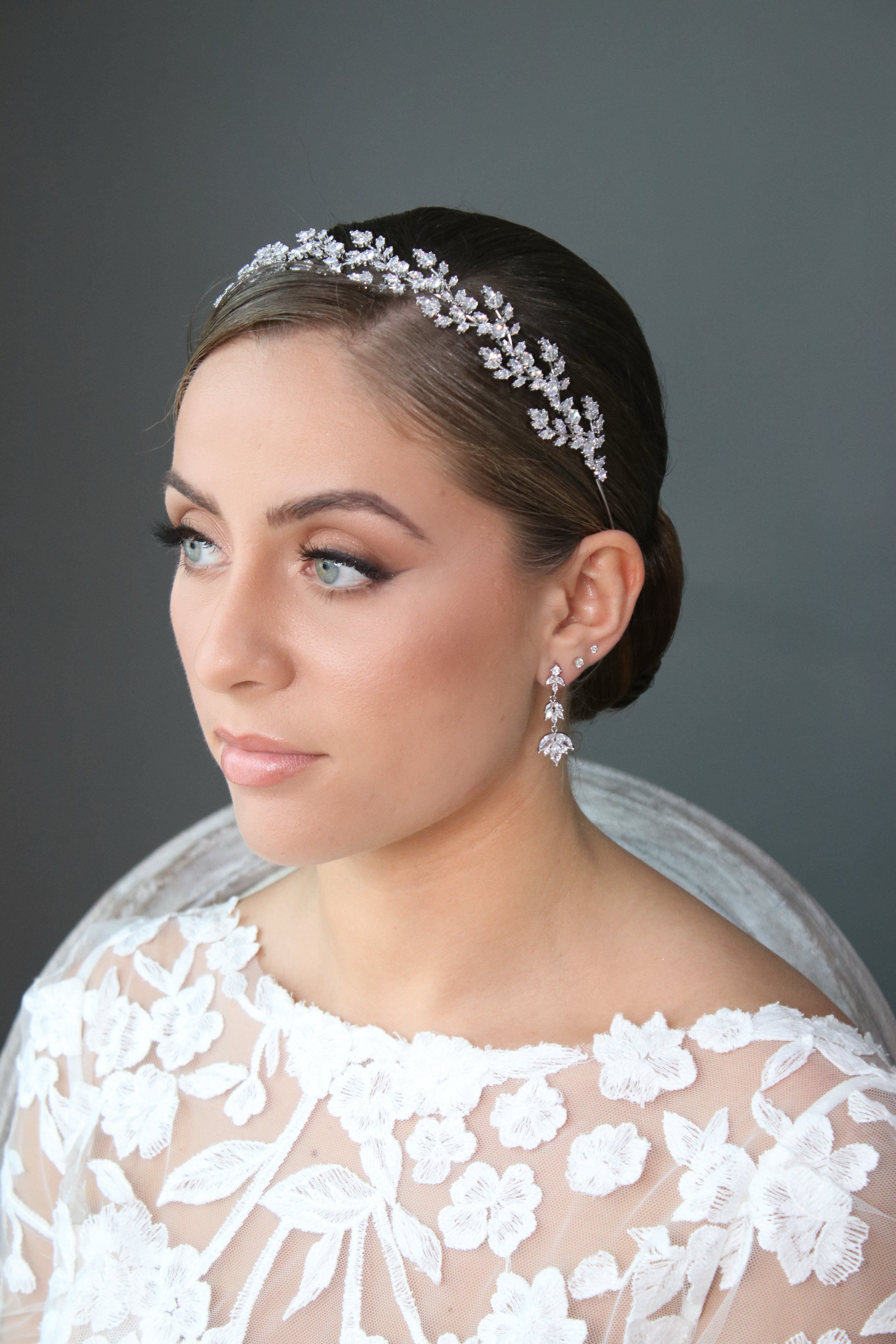ISSEY Delicate Wedding Earrings for Women - Elegant Pearl & Crystal Bridal Jewelry - Perfect for Weddings, Prom, Anniversary & Formal Events