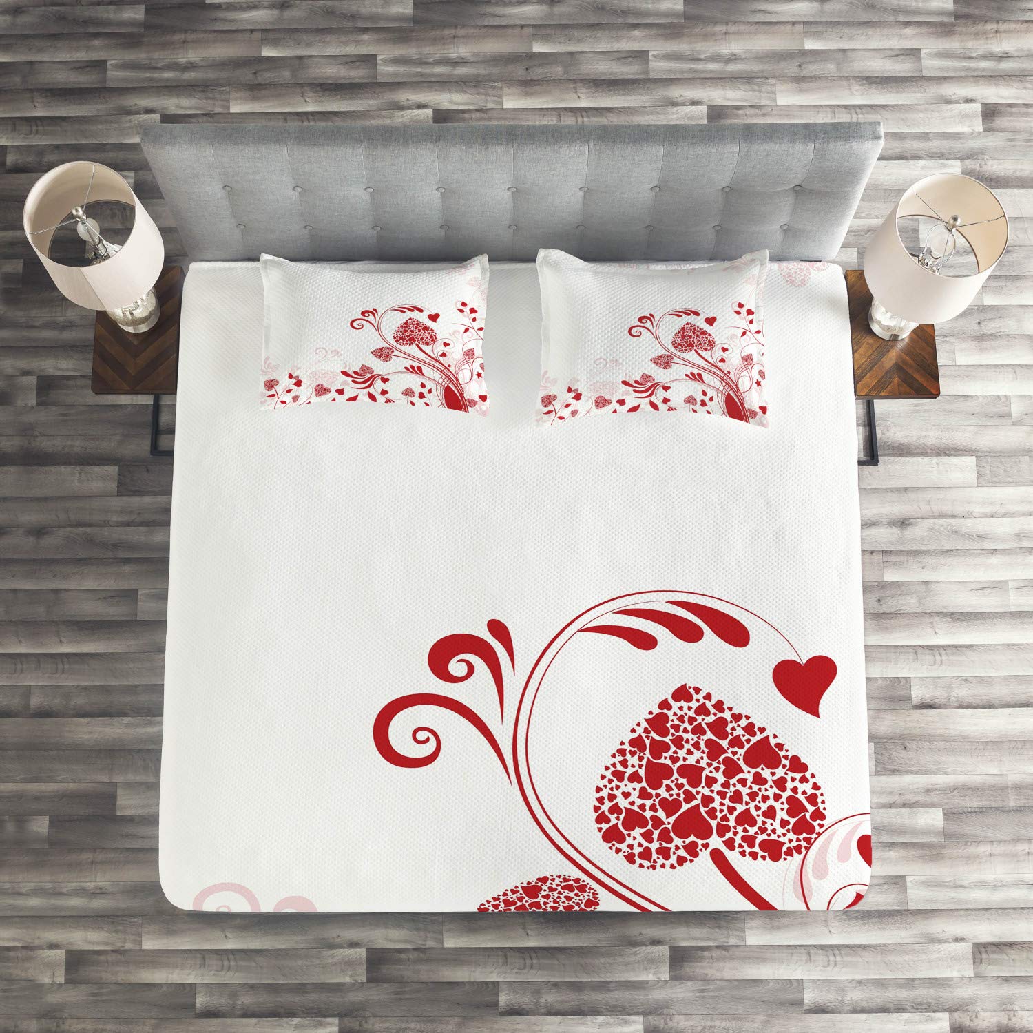 Ambesonne 3-Piece King Size Red Floral Quilted Bedspread Set with 2 Pillow Shams - Romantic Heart-Shaped Blooms & Curly Leaves Design - Perfect for Master Bedroom, Guest Room & Cozy Home Decor
