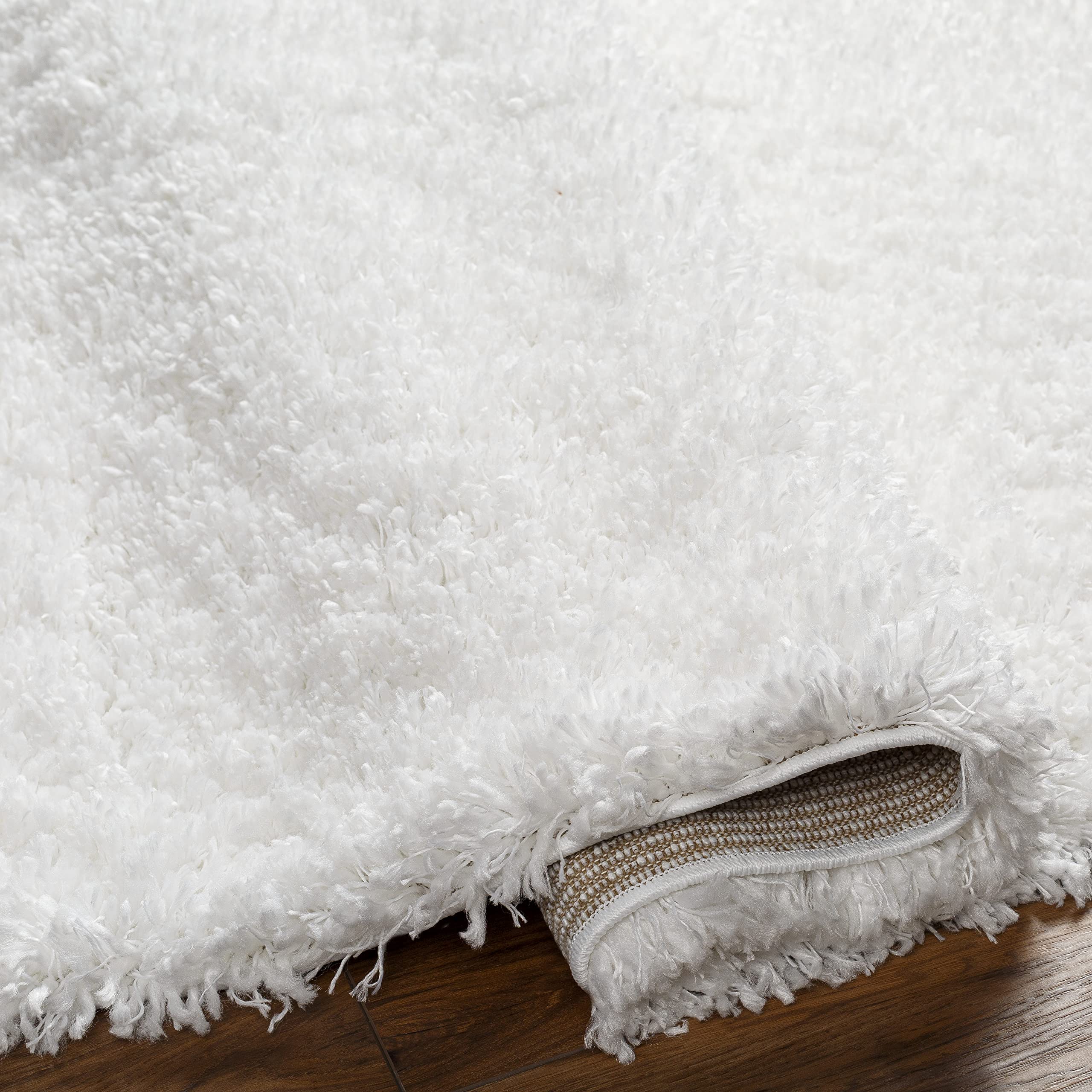 Mark&Day 5x7 Elk River Modern Shag Area Rug - Soft Plush White Carpet for Living Room, Bedroom, Kitchen - 5'3
