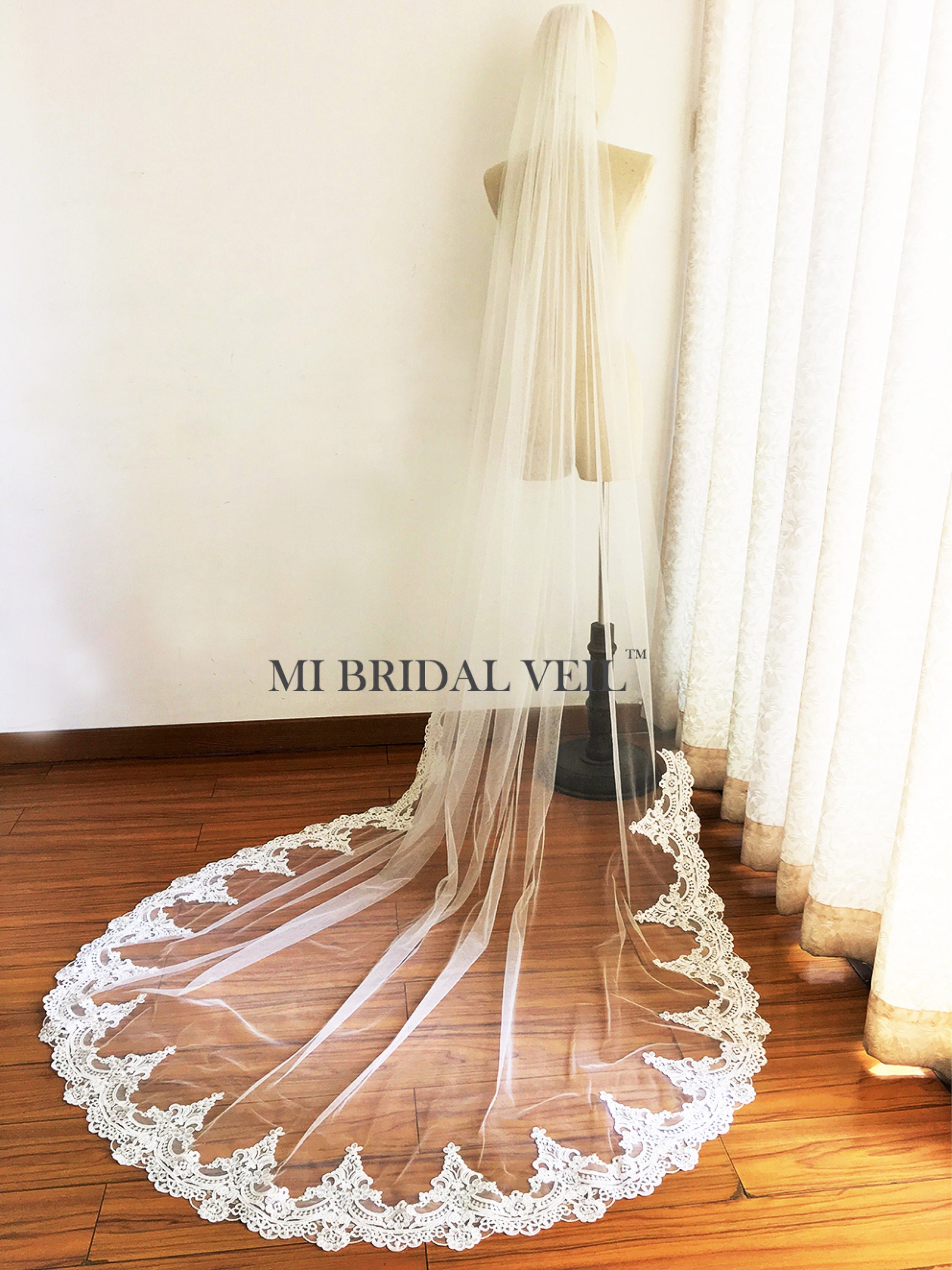 Elegant Cathedral Wedding Veil with Lace Trim - Single Tier Bridal Veil for Romantic Weddings & Formal Occasions