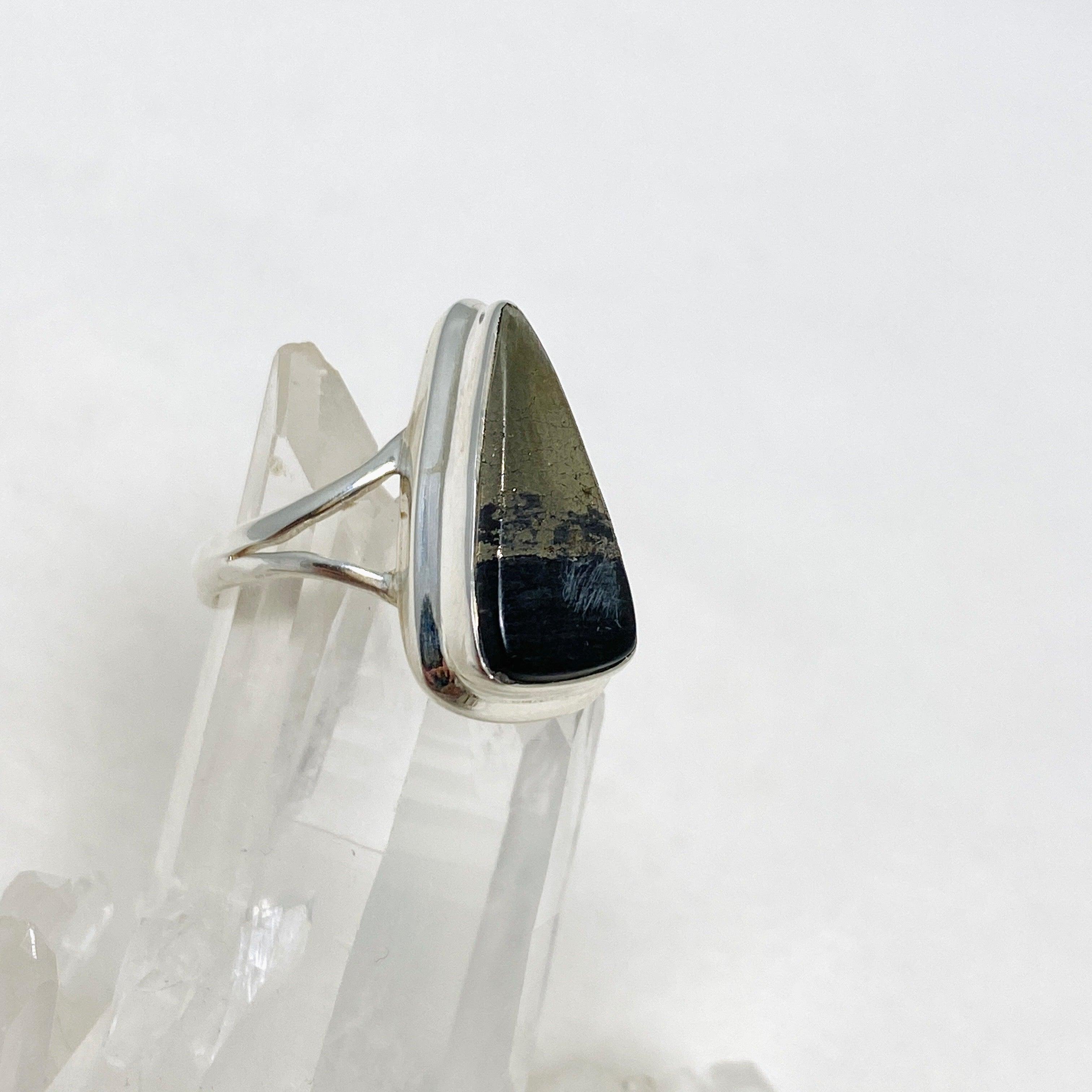 Healer's Gold Triangular Split Band Ring - Size 8 KRGJ3201 - Perfect for Boho Fashion, Spiritual Healing & Everyday Wear