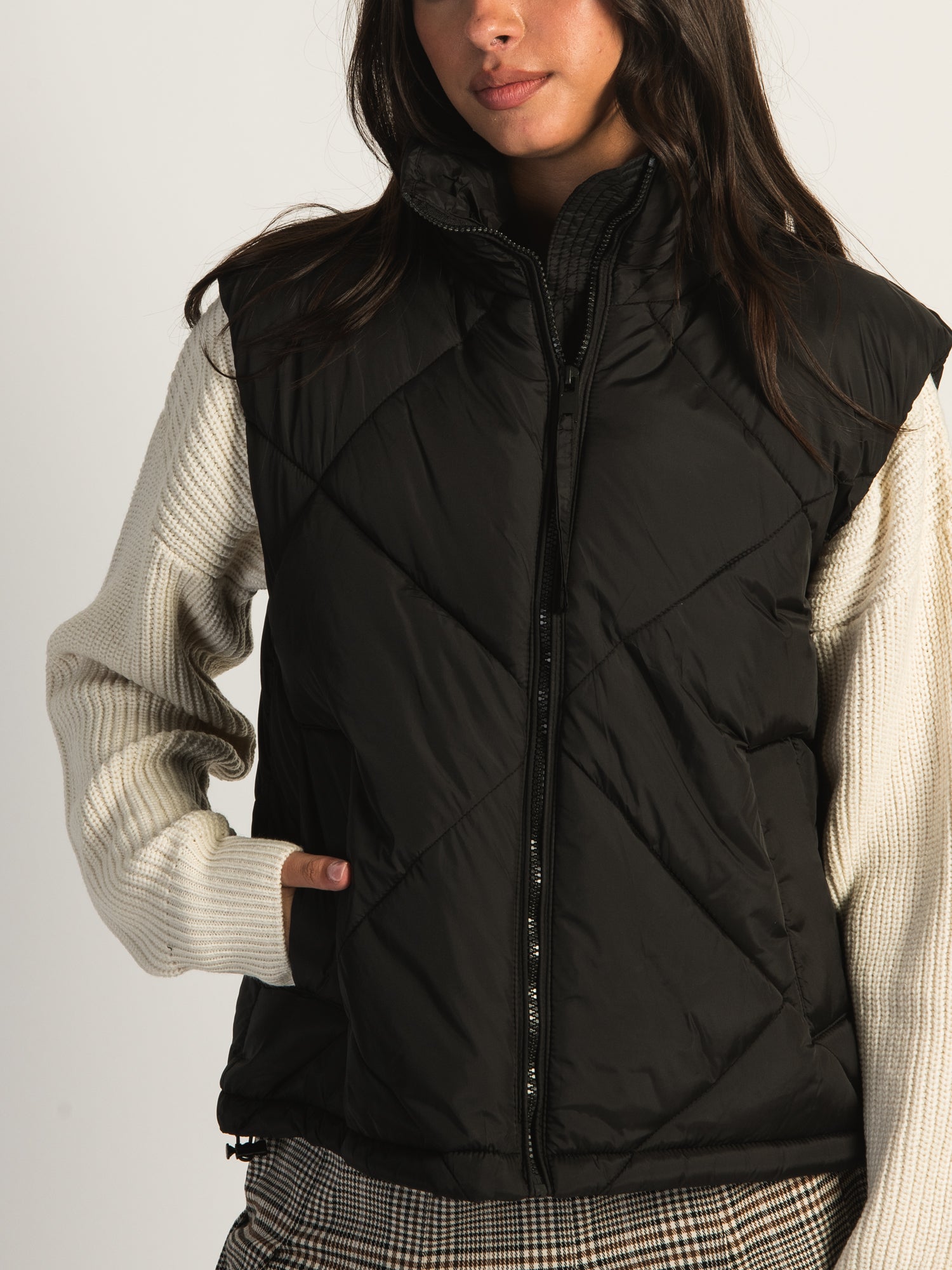 B.YOUNG BOMINA Quilted Puffer Vest for Women - Lightweight Warm Winter Fashion Jacket - Perfect for Outdoor Activities, Travel & Casual Wear
