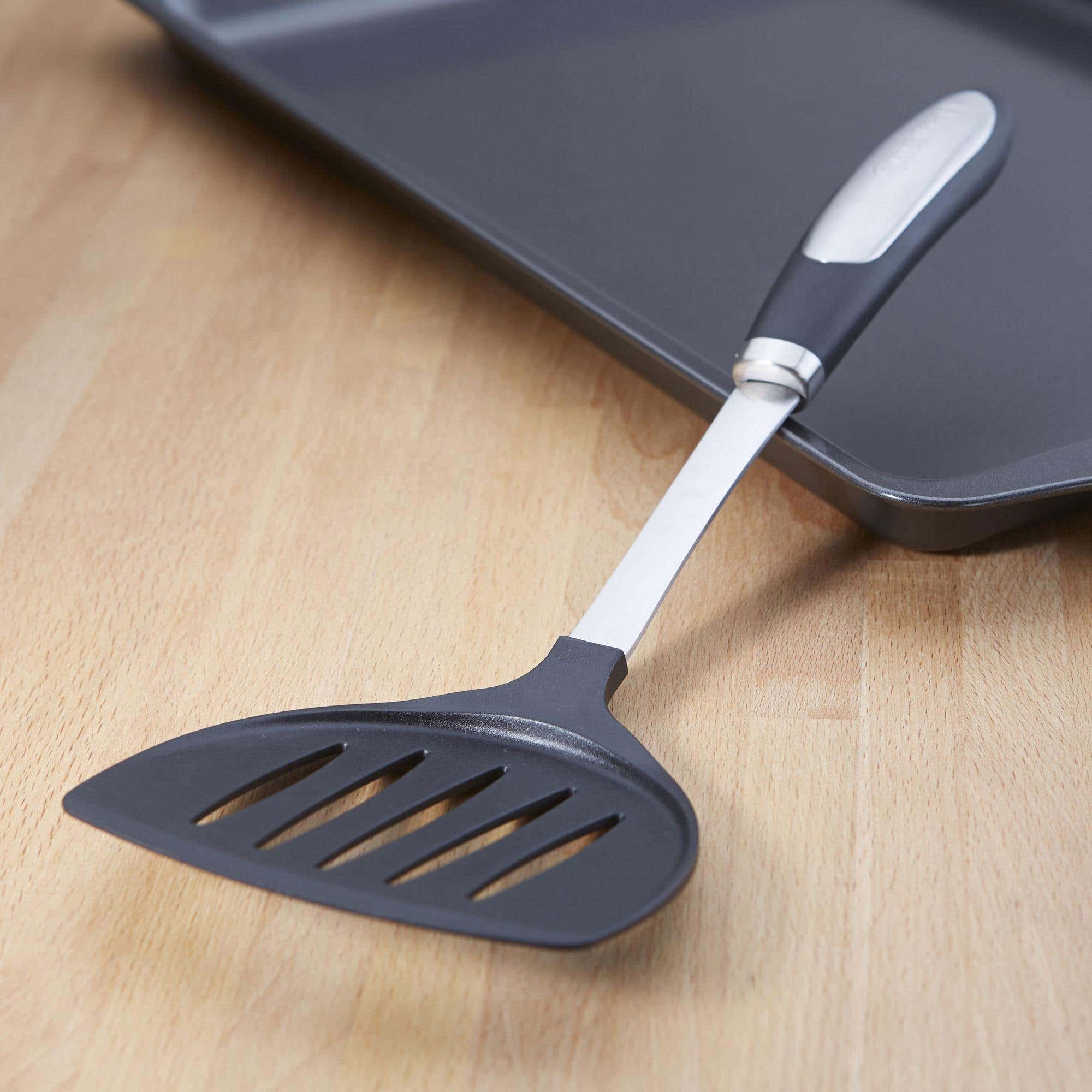 Cuisinart CTG-07-WTC Wide Turner Spatula - Stainless Steel Kitchen Utensil for Flipping Pancakes, Burgers, and Eggs - Perfect for Grilling, Cooking, and Baking