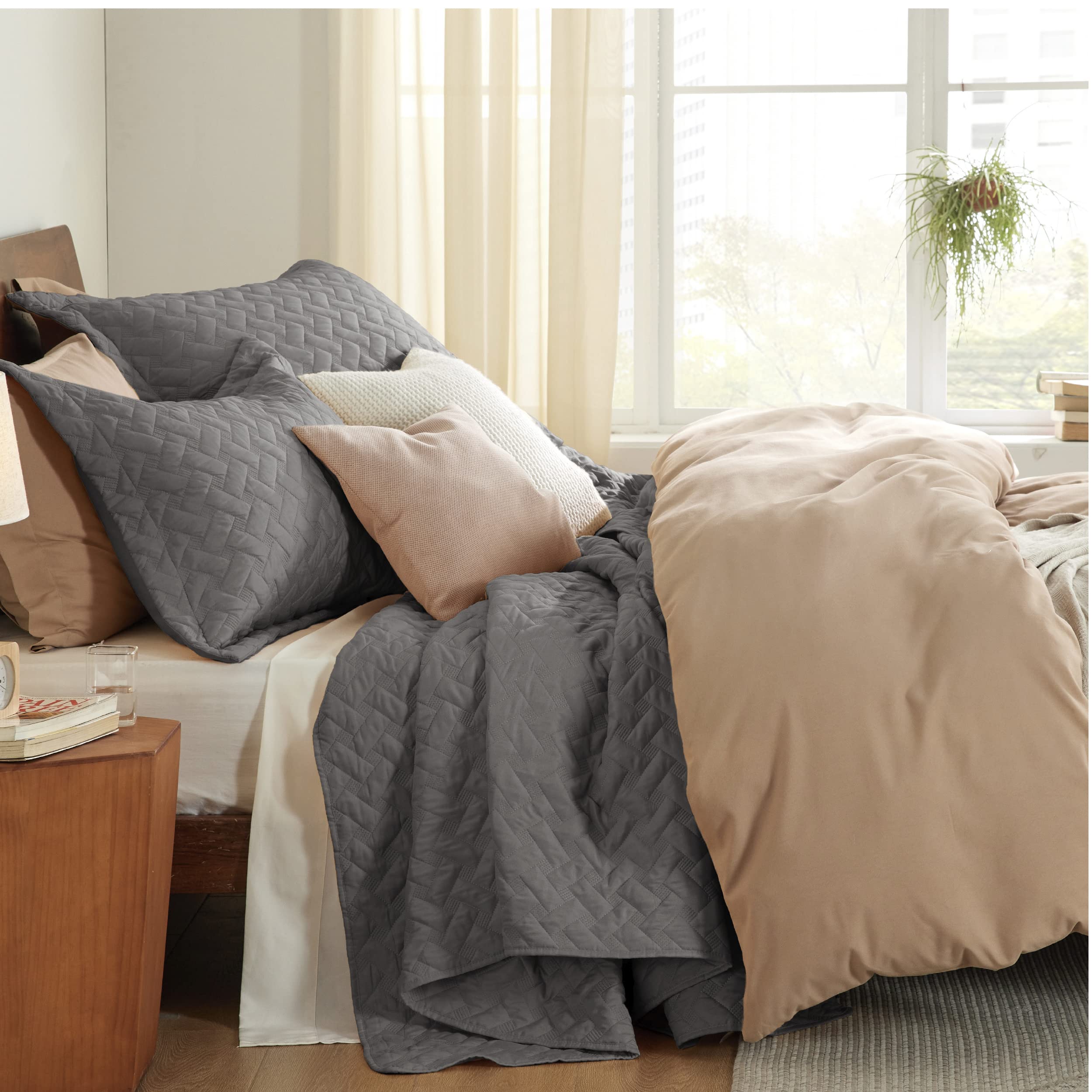 Bedsure California King Size Lightweight Quilt Bedspread - Soft Basket Weave Pattern Grey Comforter Set with 2 Pillow Shams | All Season Bedding for Master Bedroom, Guest Room & Cozy Home Decor