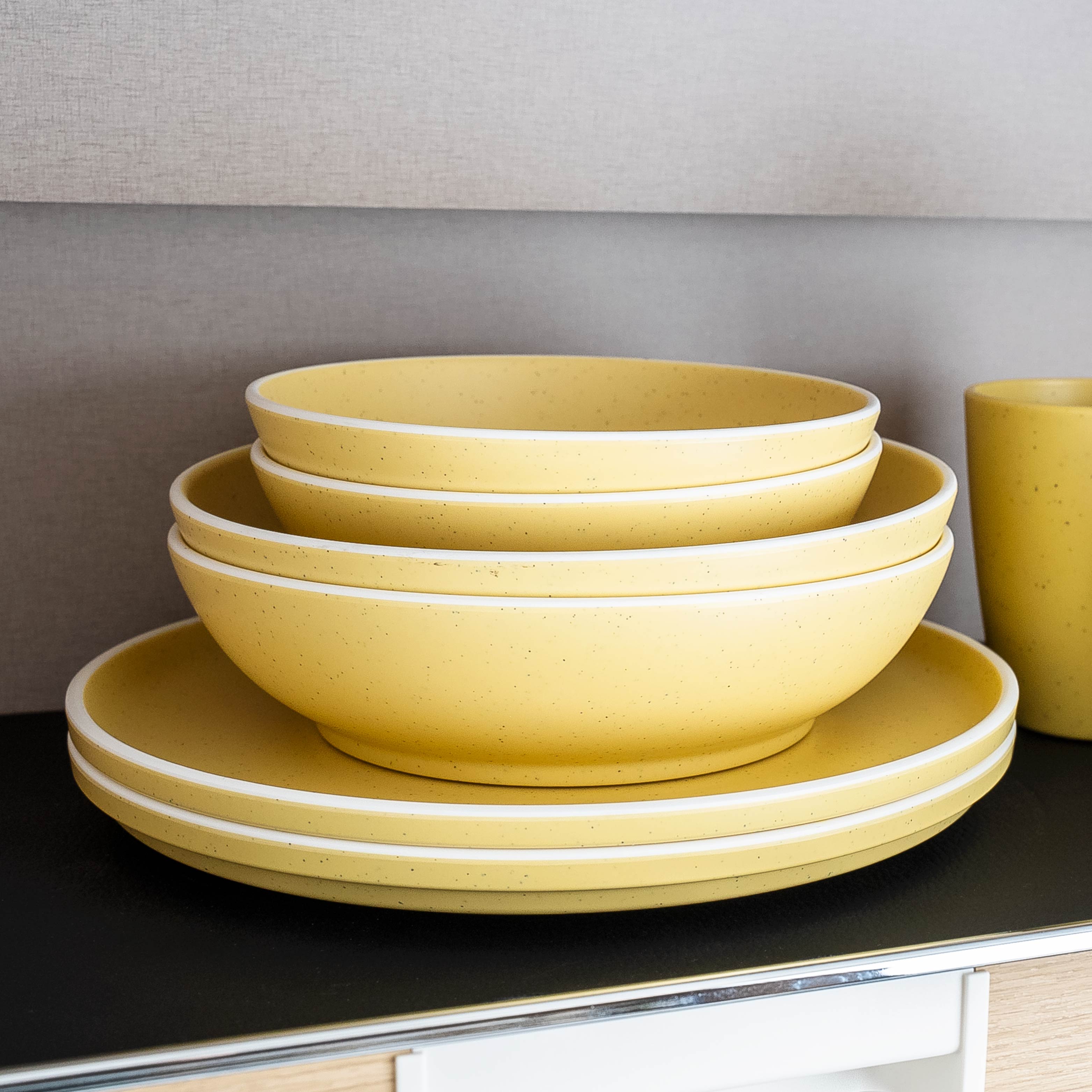 DOLOMIT Yellow Plastic Plate with Magnet - 25 cm, Perfect for Kitchen, Office, and Refrigerator Organization