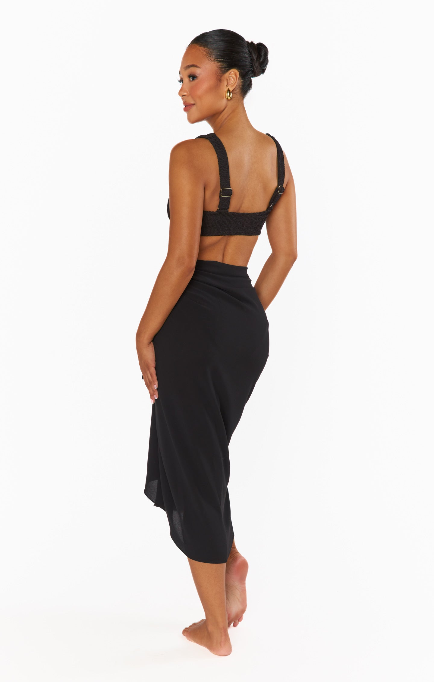 Kiran Sarong - Elegant Black Beach Wrap for Women | Perfect for Vacation, Poolside, and Summer Outfits