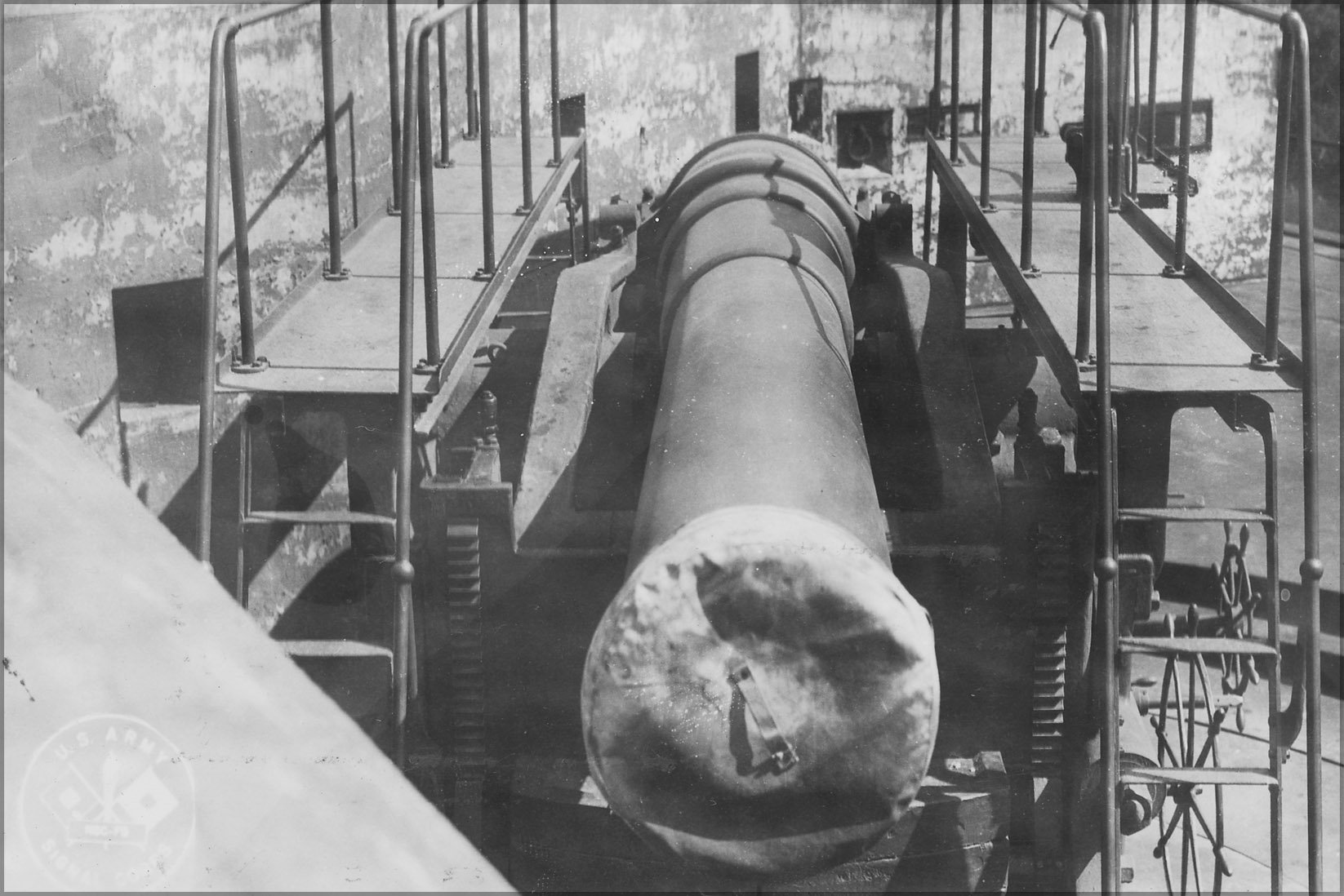 Vintage 24x36 Inch Historical Poster - 10-Inch Gun at Battery Russell, Fort Stevens Oregon 1946 - Perfect for Home Decor, Office Wall Art & History Classroom Display